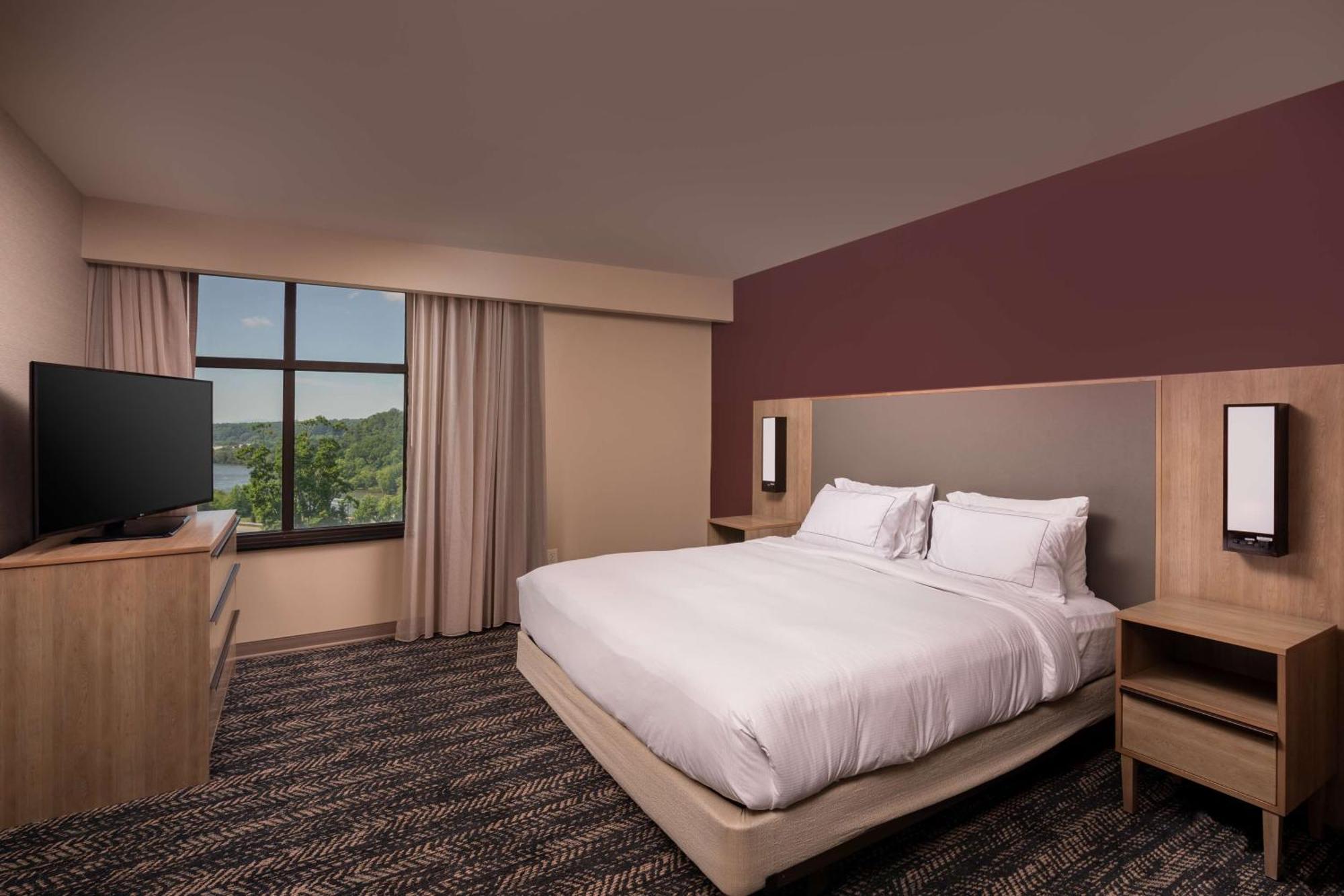 One-Bedroom King Suite with Garden View,1551411628:JPEG