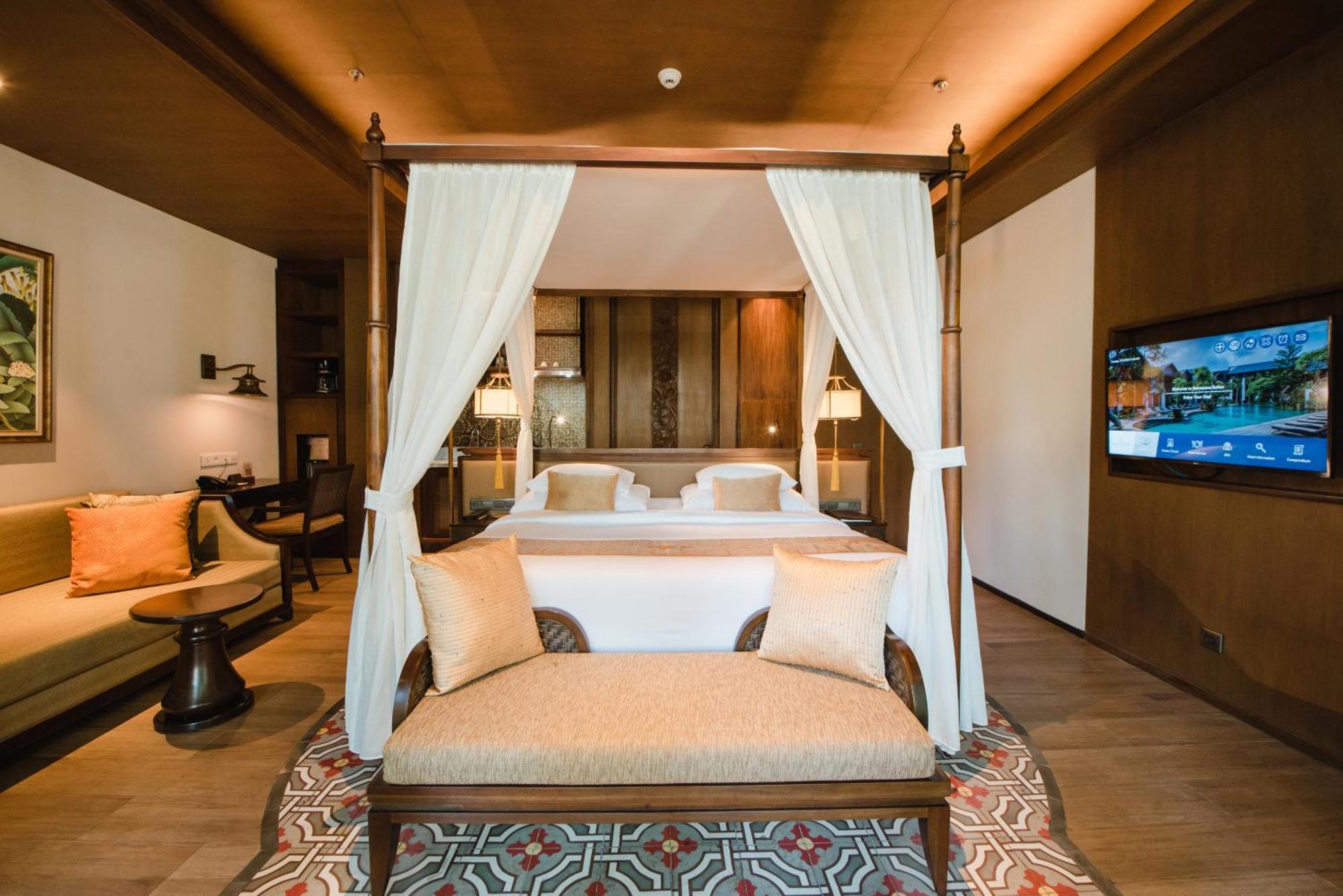 Honeymoon Suite  with Daily Afternoon Tea and Club Lounge Access,1551766594:JPEG