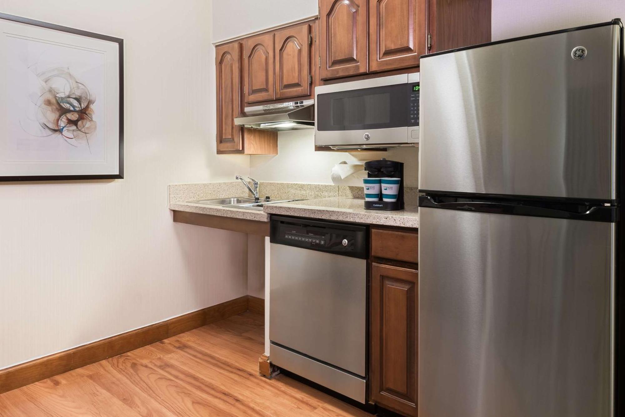 King Suite with Accessible Tub - Mobility and Hearing Access/Non-Smoking