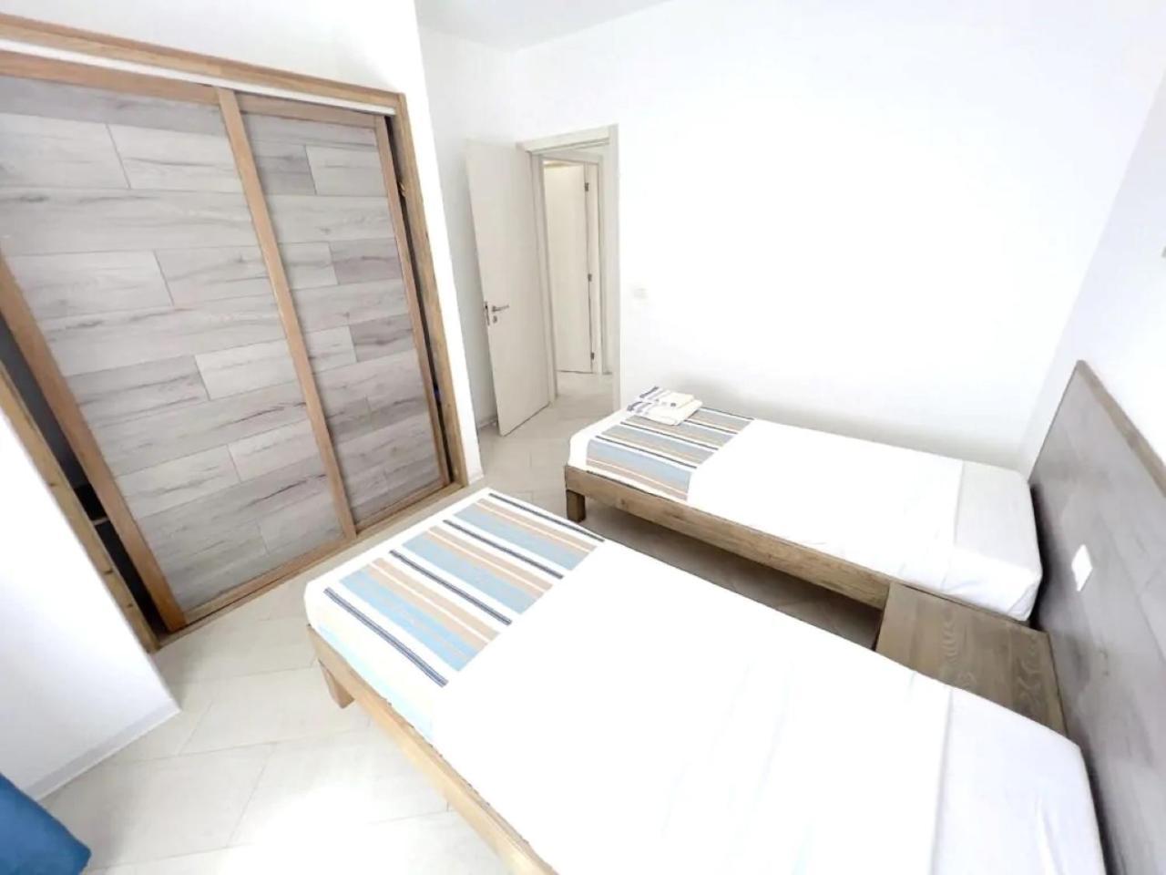 Family Room with Balcony,1553583382:JPEG