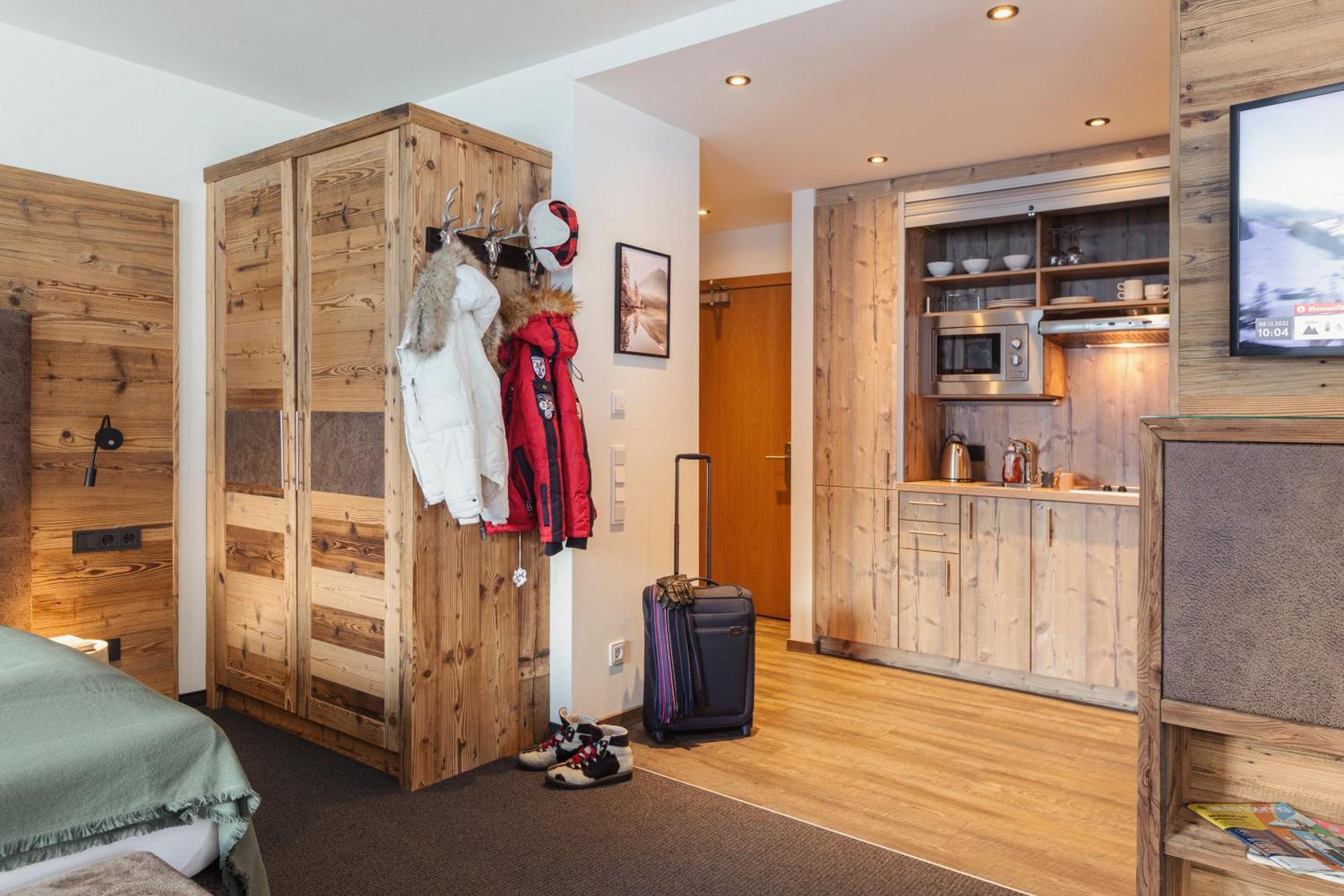 Deluxe Room with Kitchenette,1555692940:JPEG