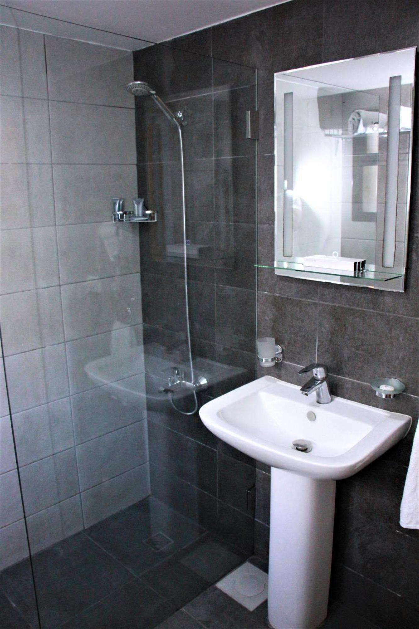 Quarto Deluxe com 2 Camas de Solteiro e Varanda