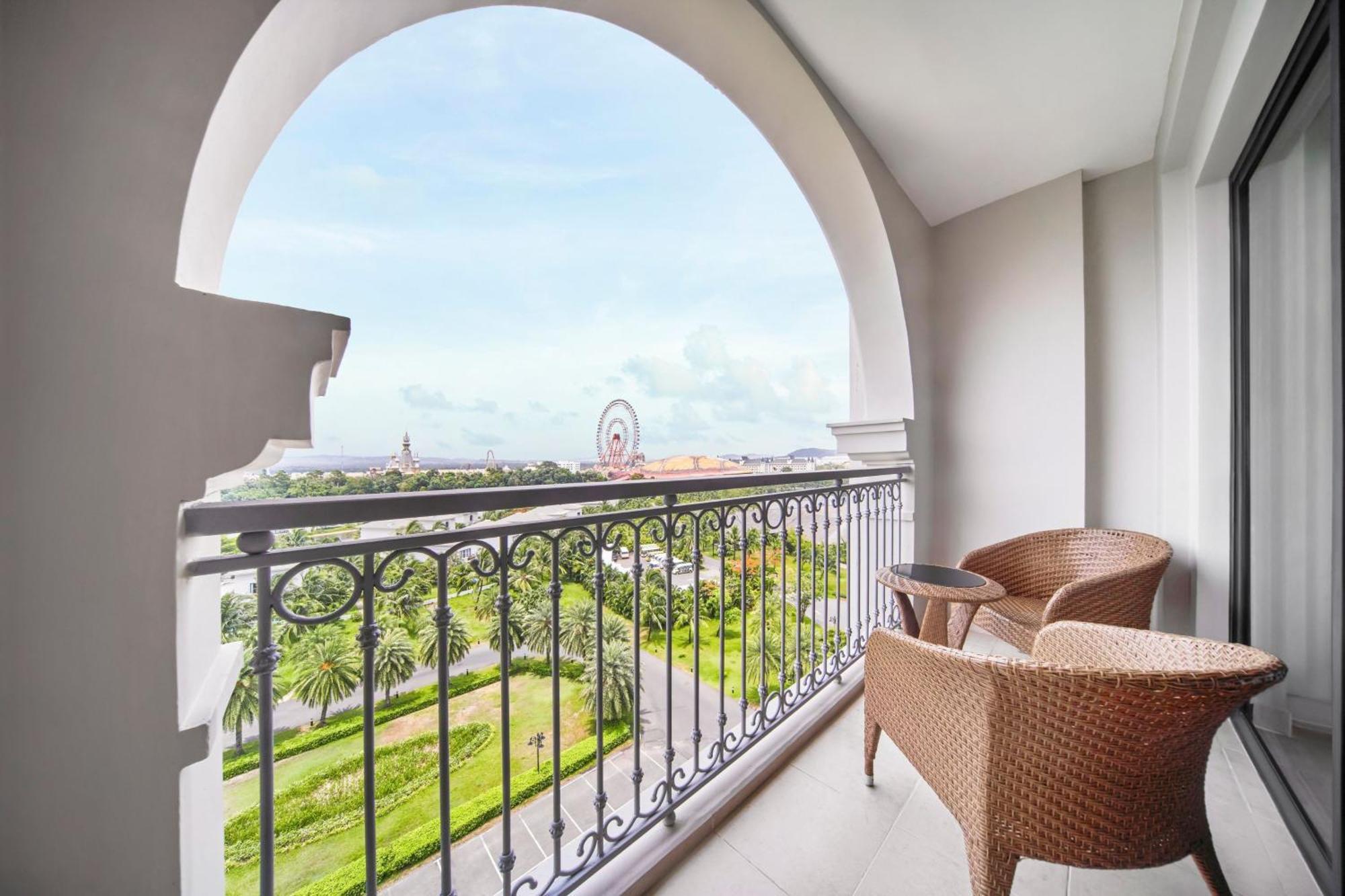 Deluxe Twin Room Garden View Balcony