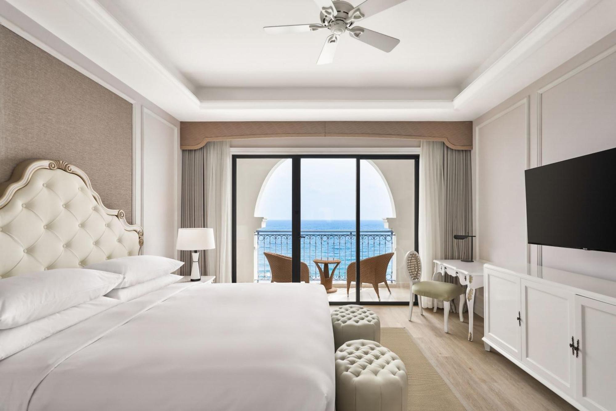 One-Bedroom Senior Suite Ocean View