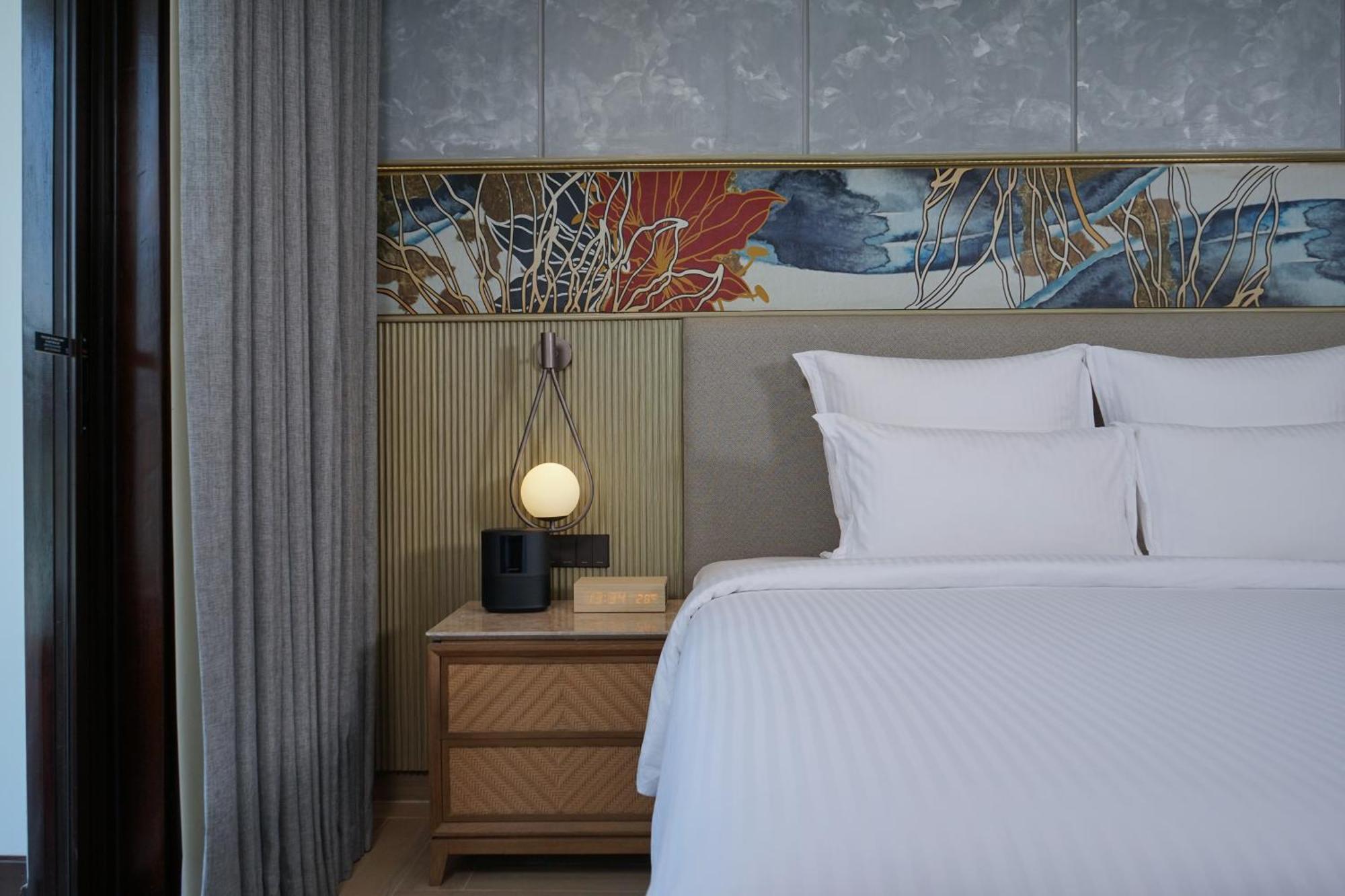 Deluxe Zimmer mit Kingsize-Bett, Balkon und Meerblick