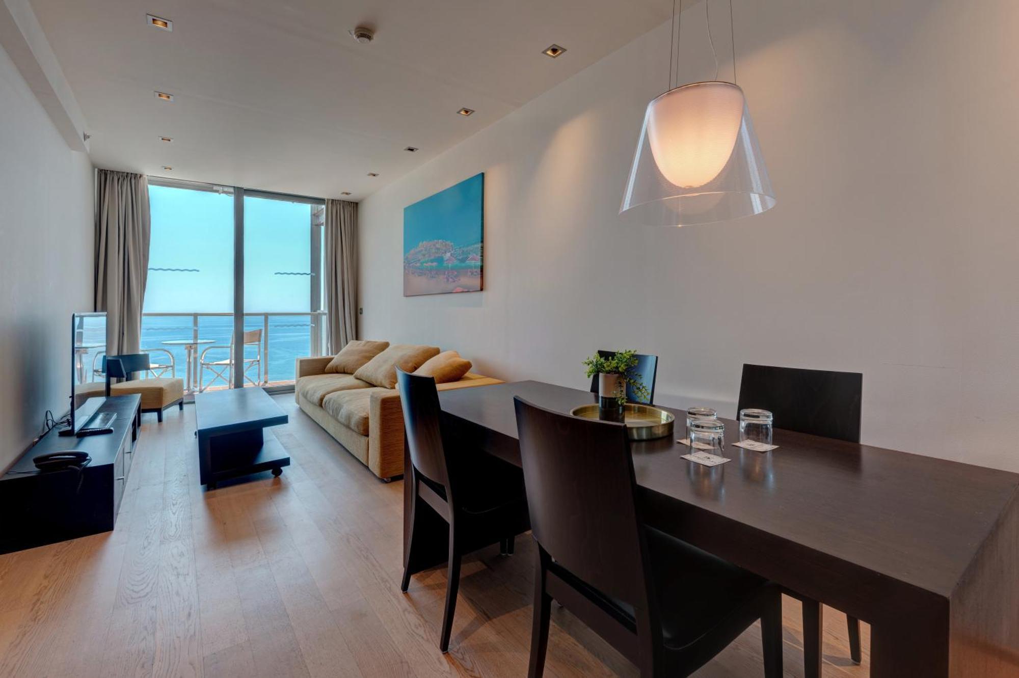 Royal Familiar with Terrace and Sea View,1556695939:JPEG