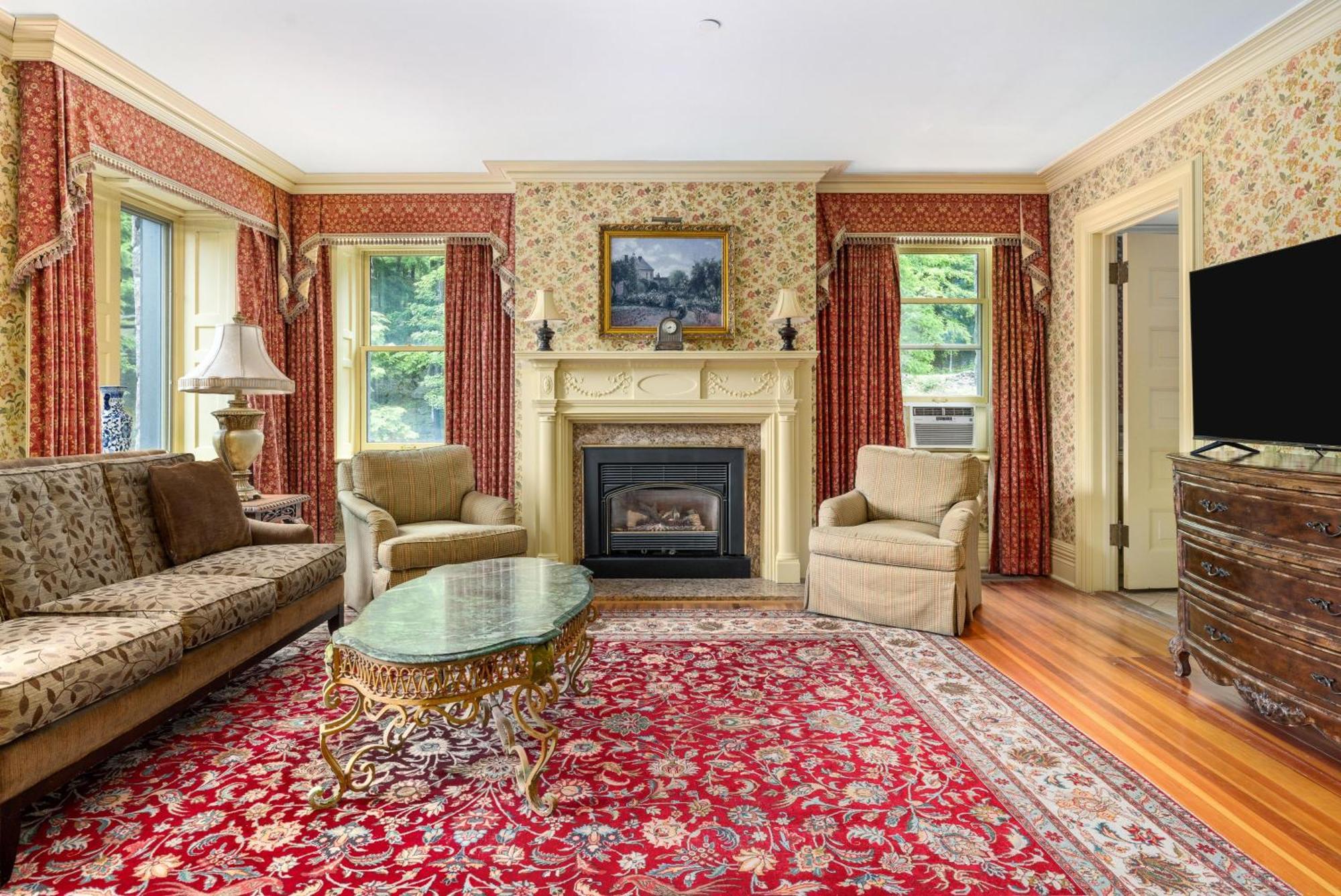 Deluxe King Suite