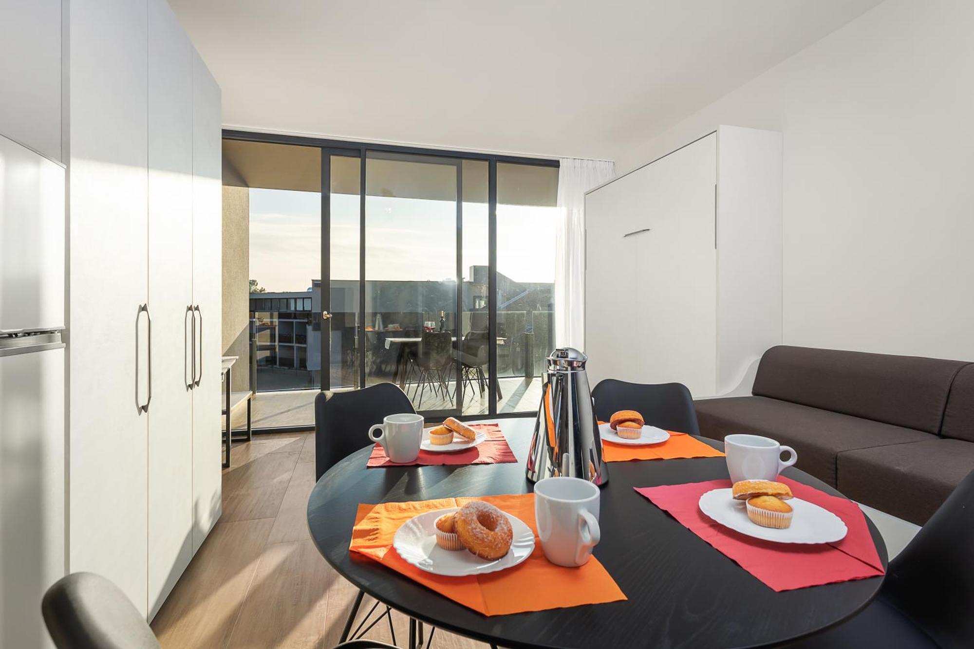 One-Bedroom Apartment Balcony Pool Side,1559282836:JPEG