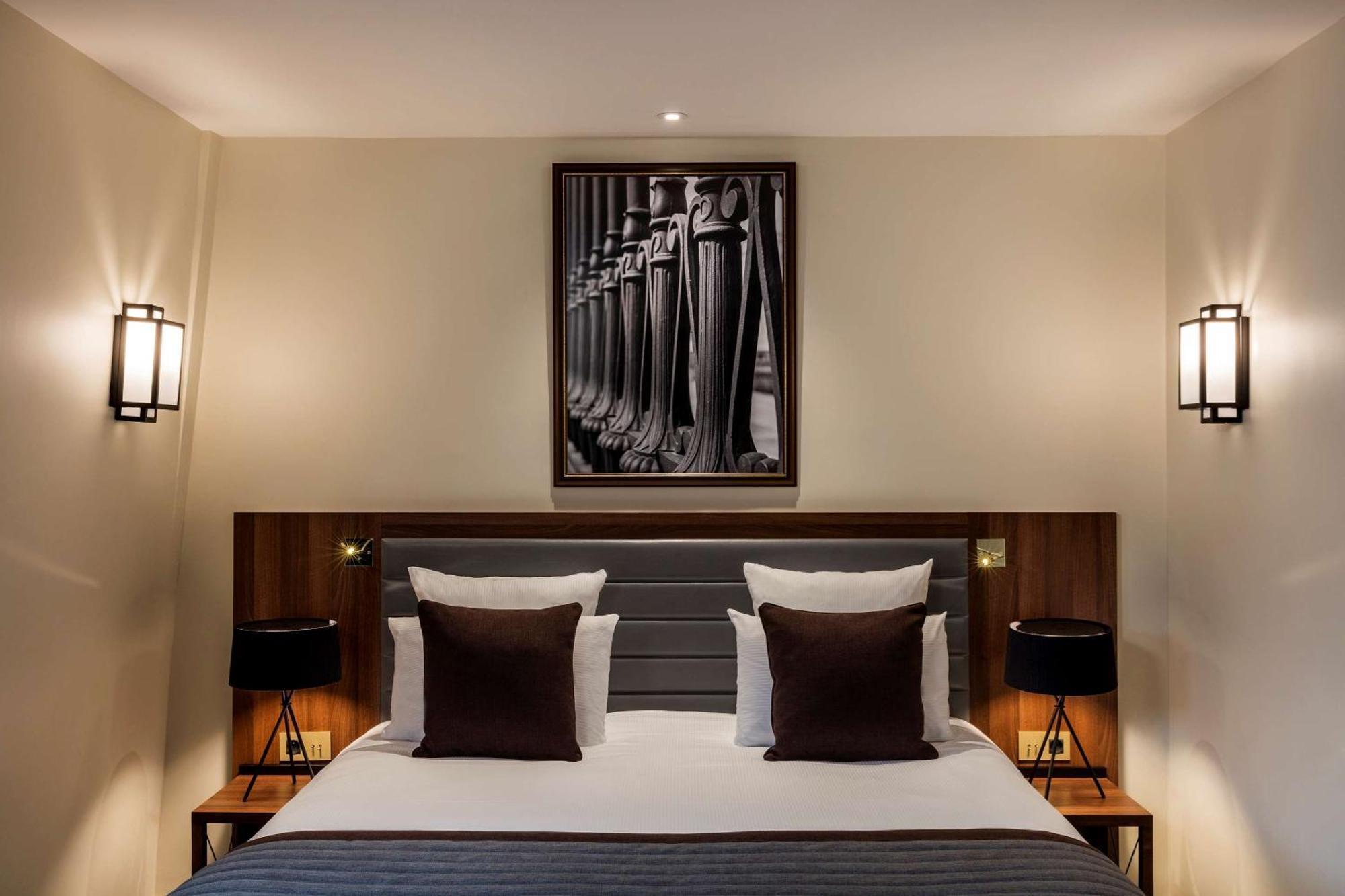 Superior King Room King Bed,1773910748:JPEG