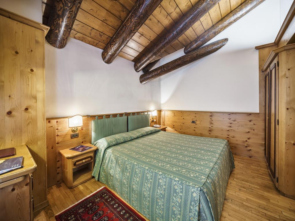 Standard Doppel-/Zweibettzimmer mit Balkon und Bergblick
