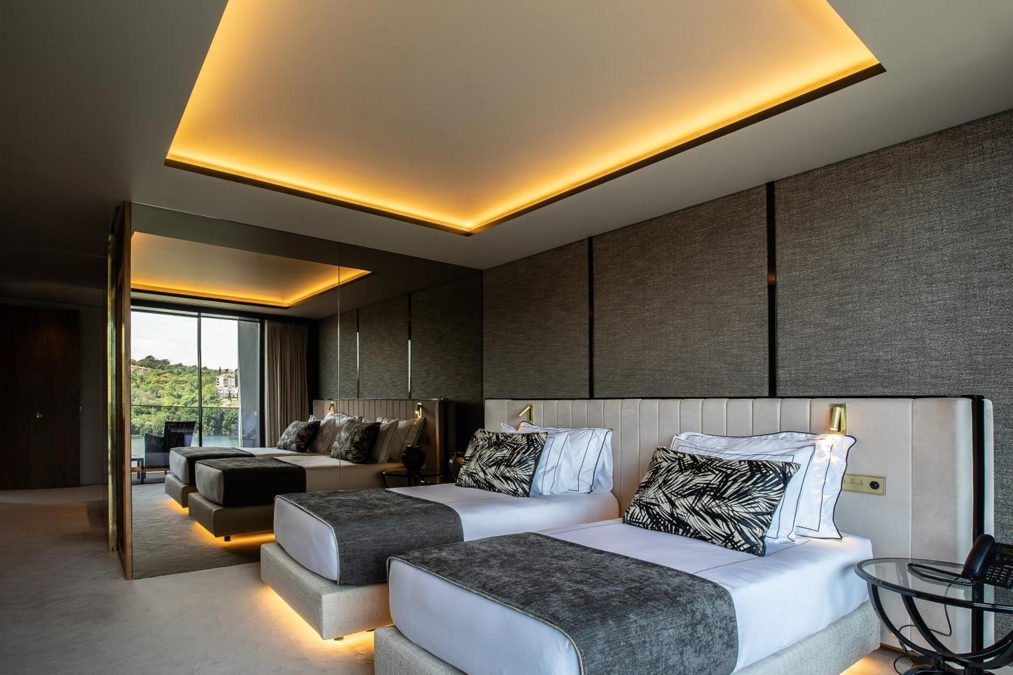 Deluxe River View Room
