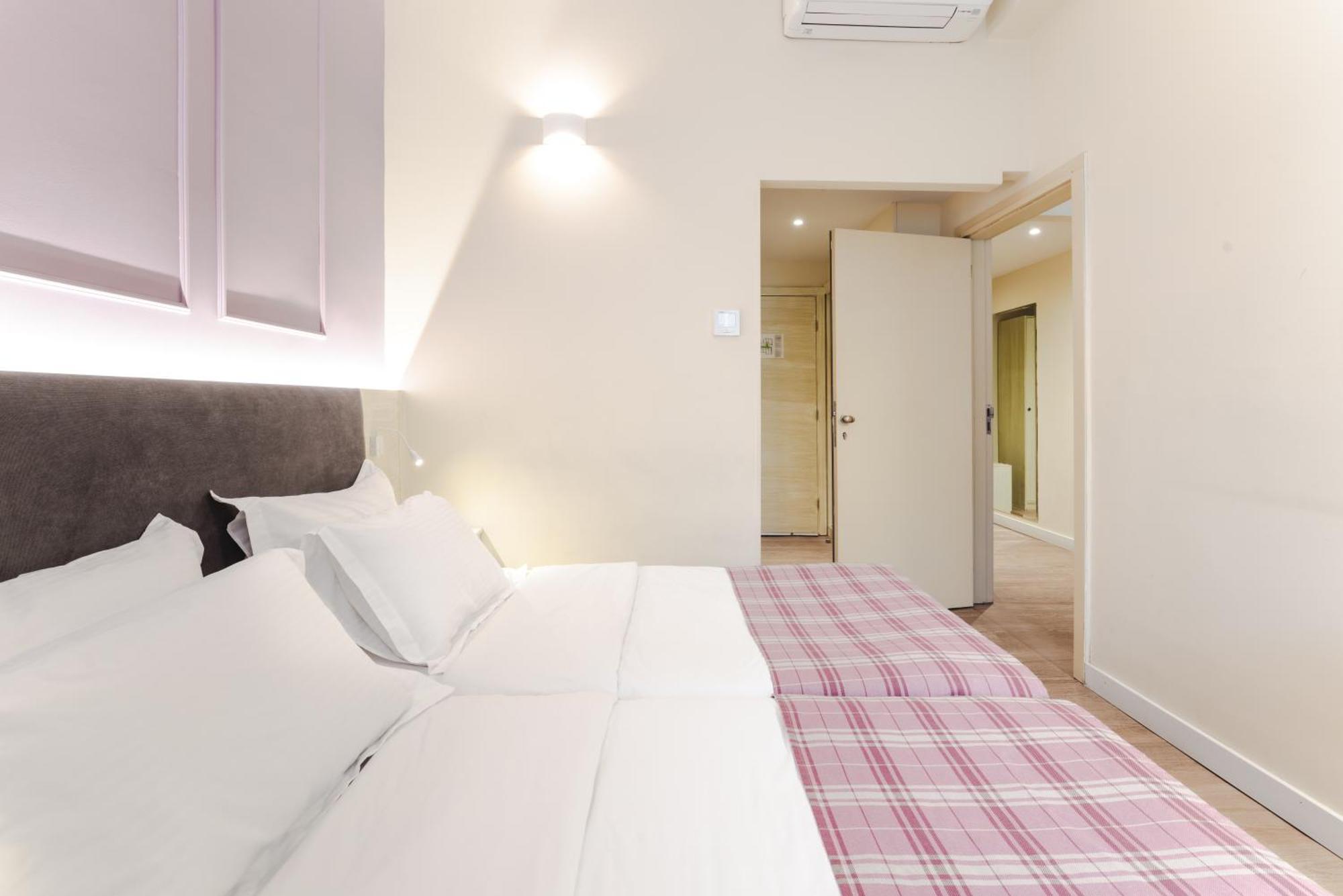 Zimmer mit Verbindungstür (2 Erwachsene + 2 Kinder)