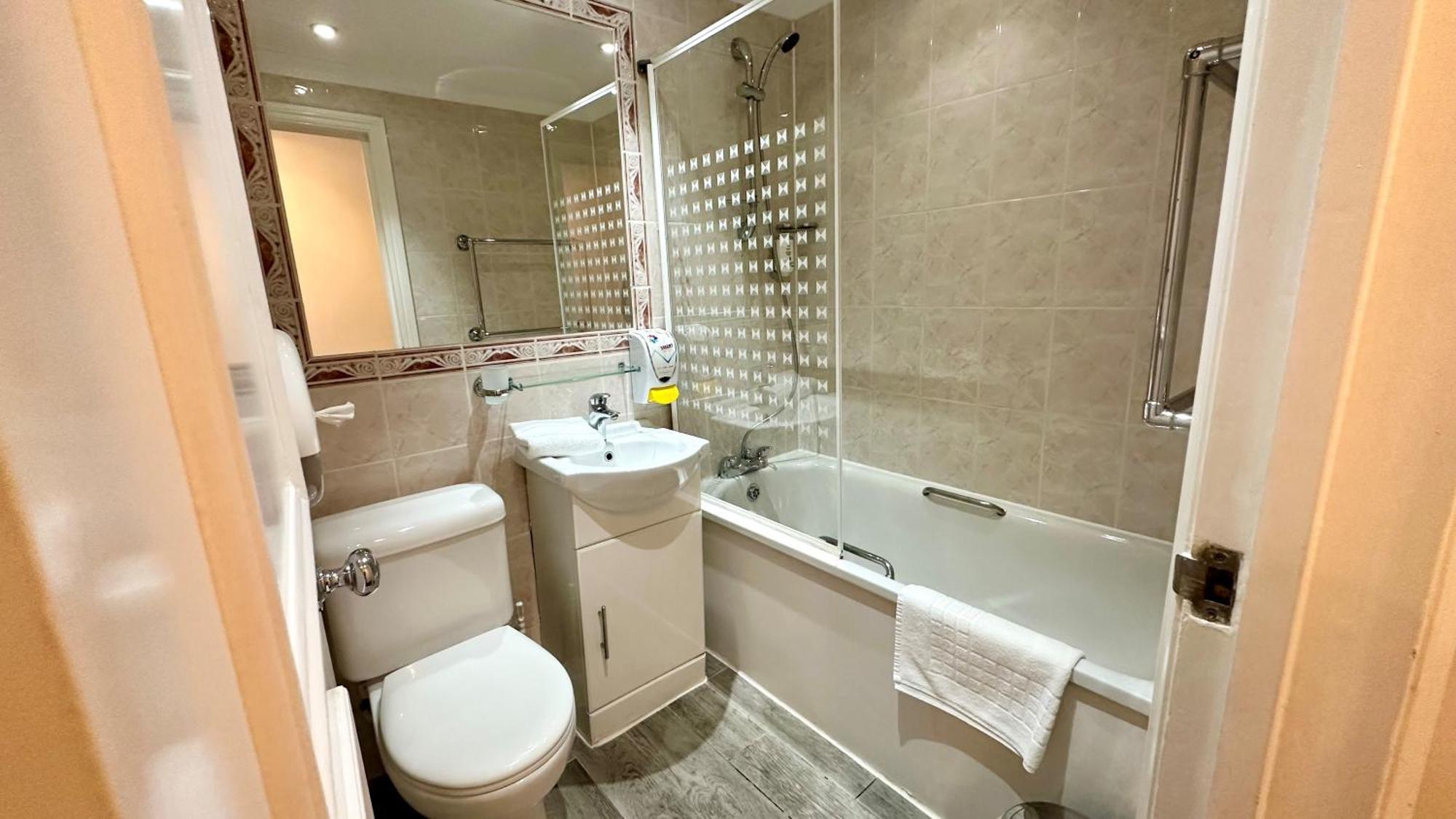 4-Bed Mixed Dormitory Room,1572654641:JPEG