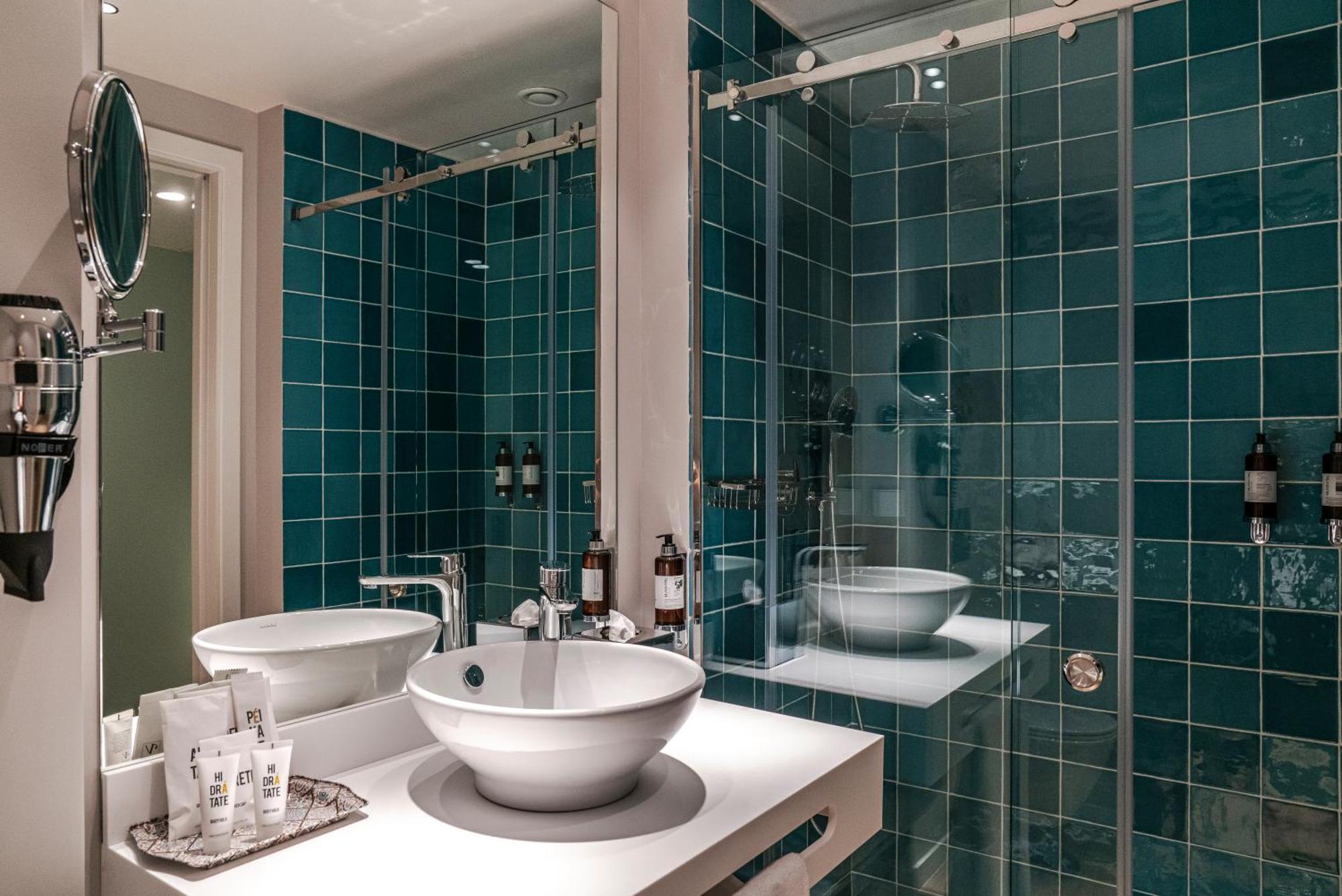 Family Room,1743754672:JPEG