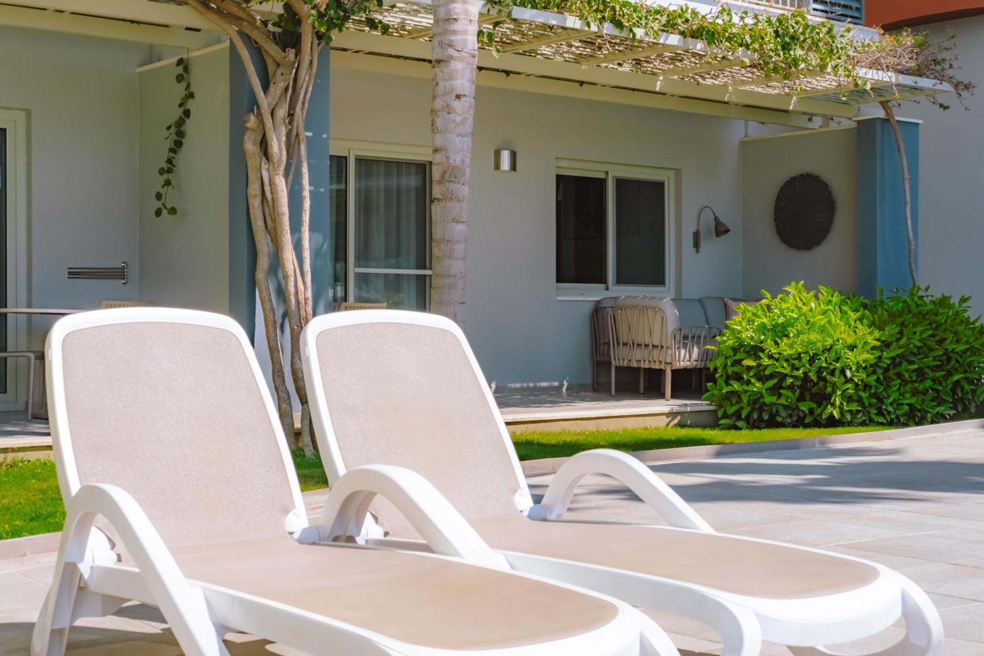 Deluxe Suite with Poolside Terrace (2 Adult + 2 Children)