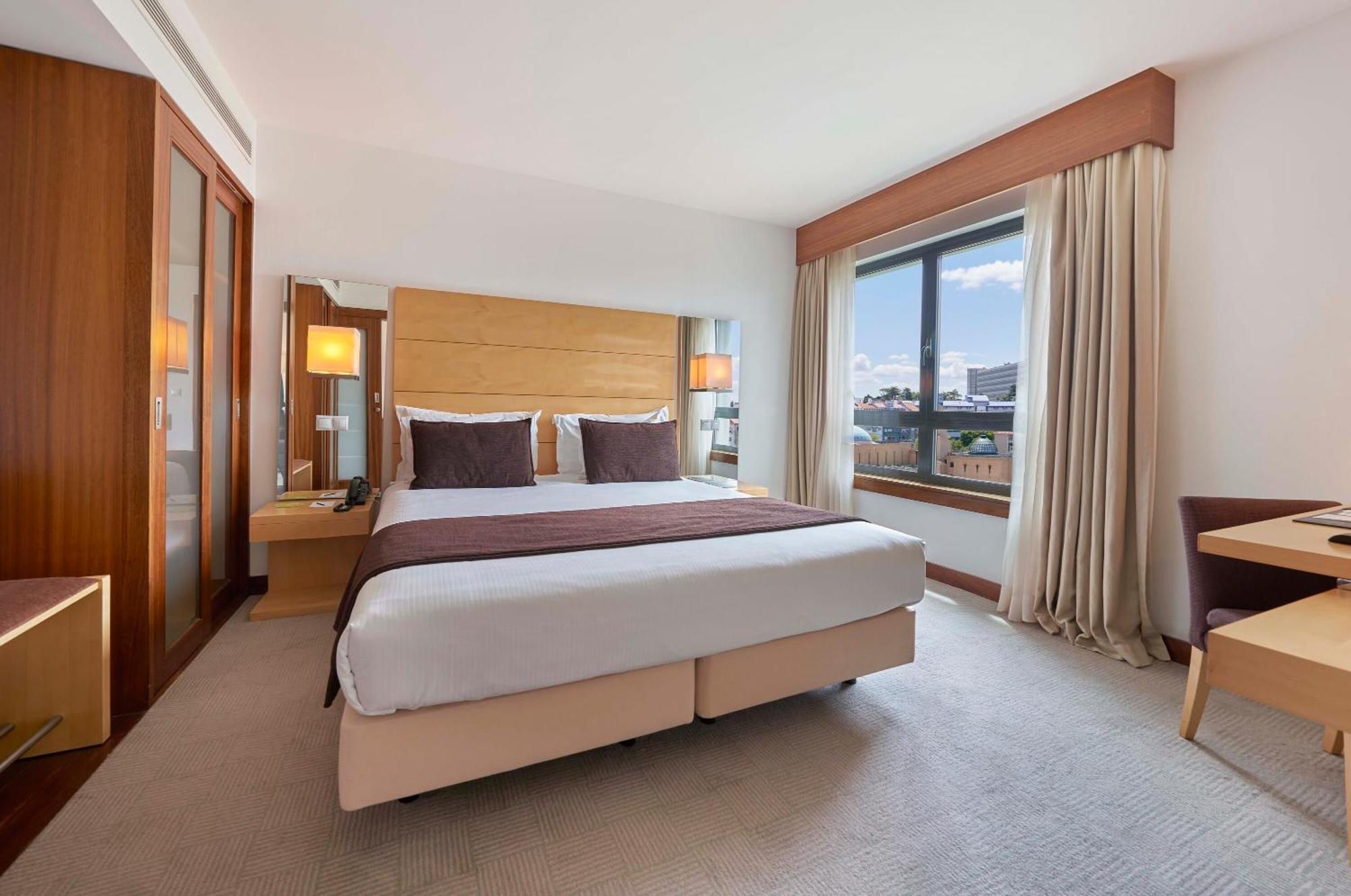Deluxe Suite City View