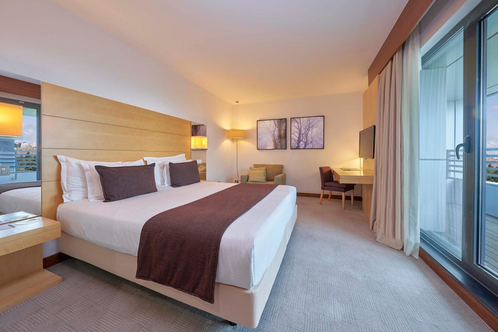 Deluxe Suite City View