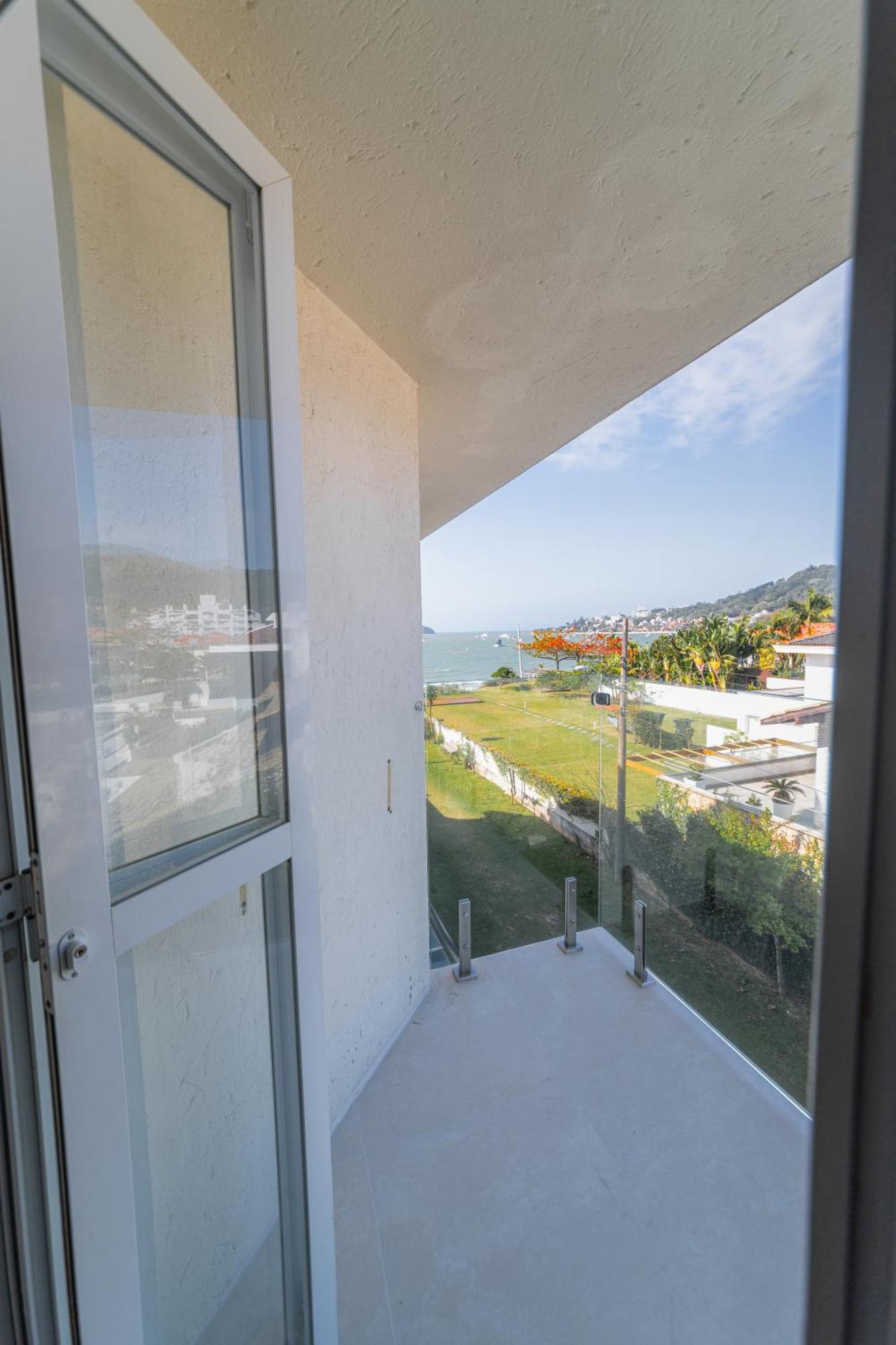 Apartamento com Vista Mar Lateral