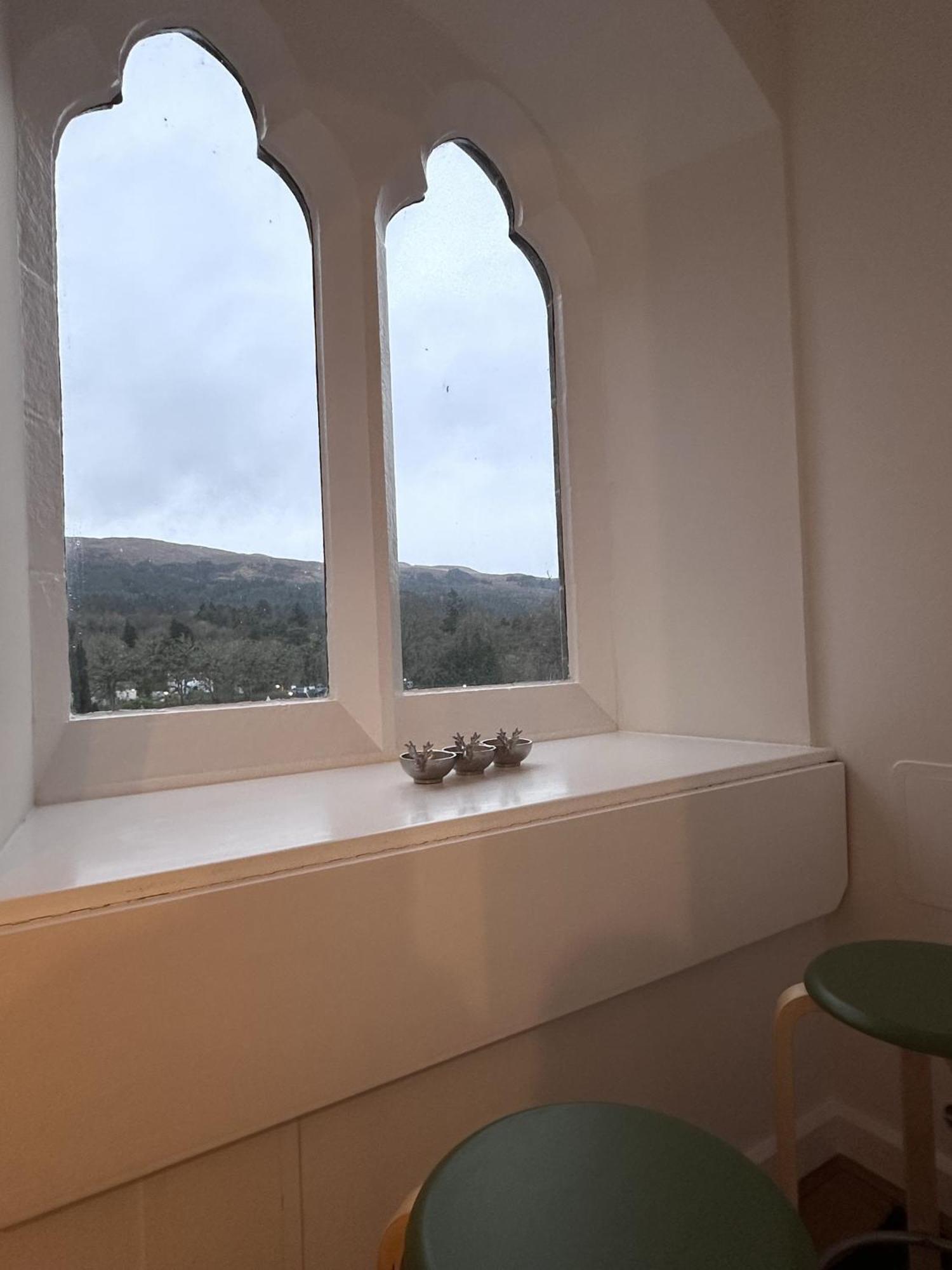 Apartment with Mountain View