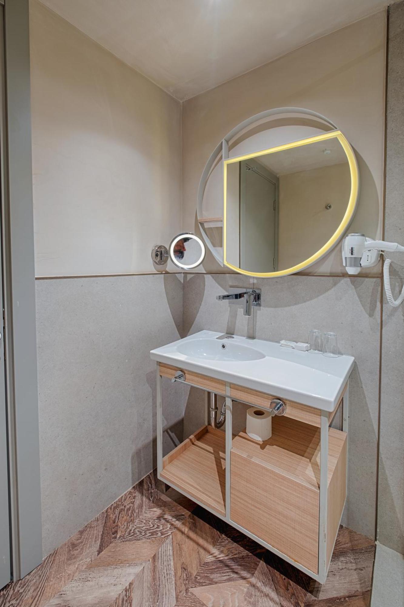 Double Room Extra Bed Partial Sea View