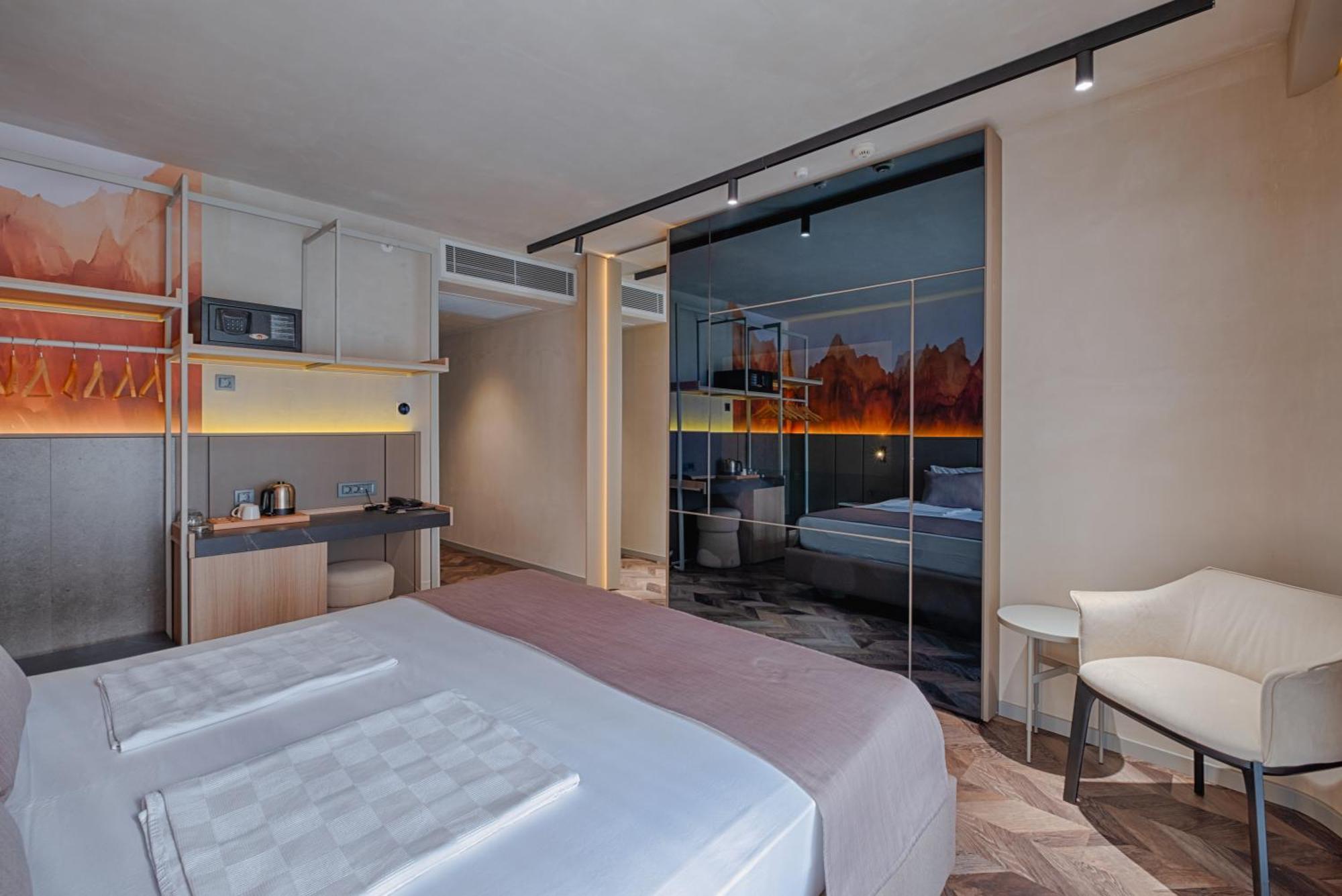 Double Room Extra Bed Partial Sea View