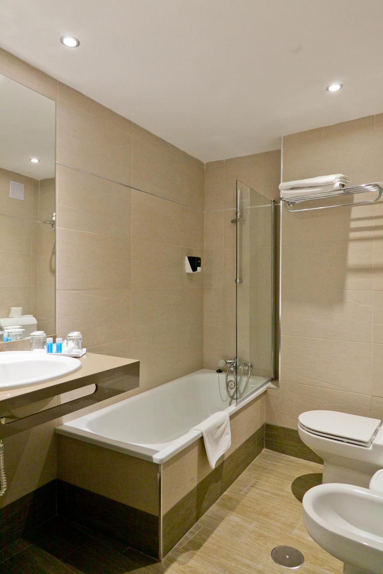 Habitación Triple (2 adultos + 1 niño)