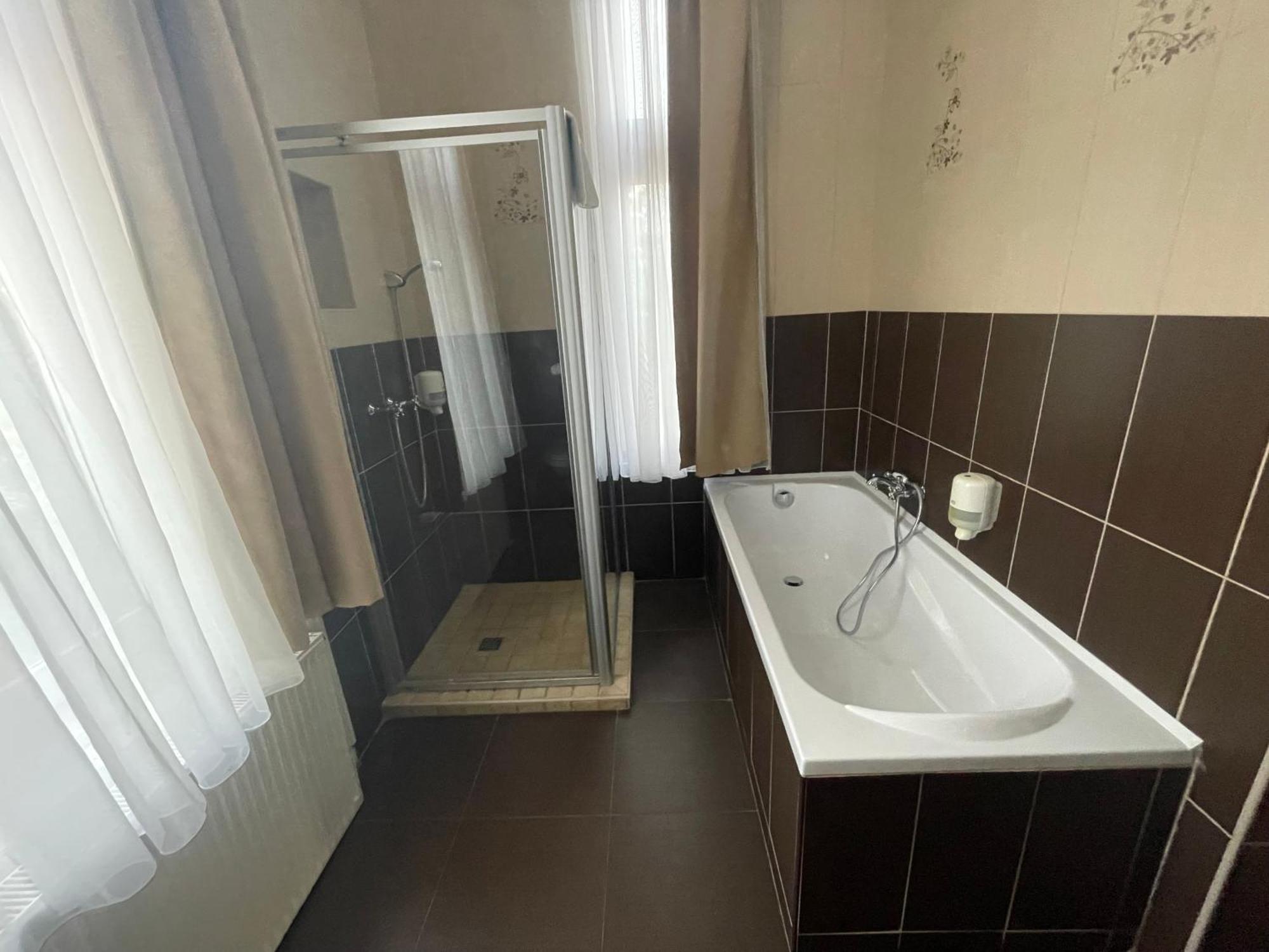 Family Room,1599581099:JPEG