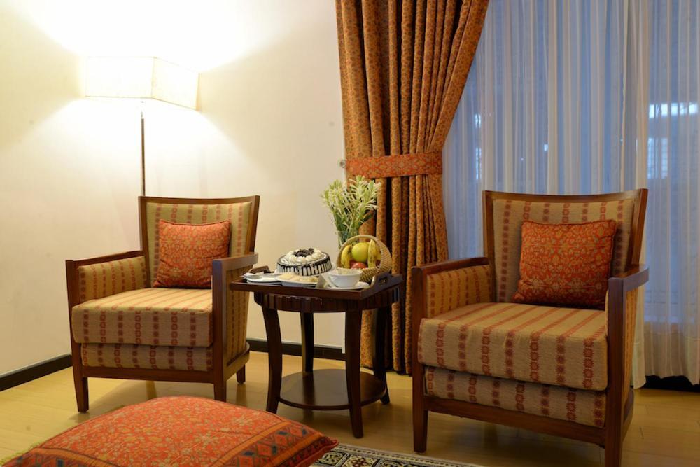 Executive Suite,1606501596:JPEG