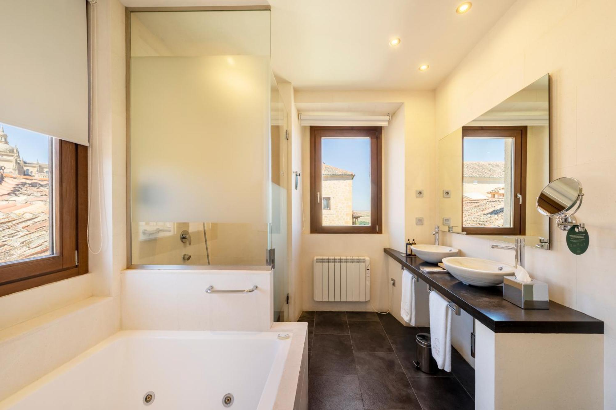 Junior Suite,1606578560:JPEG