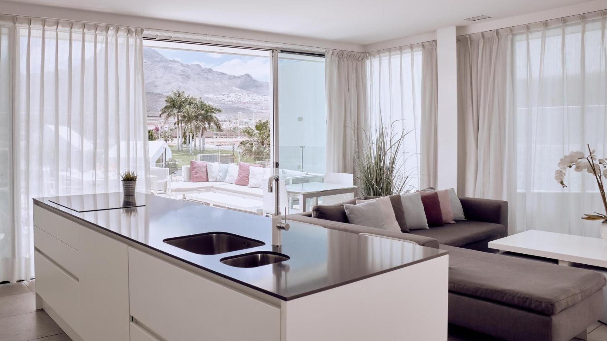 Serenity Pico Suite met 2 Slaapkamers en Uitzicht op de Bergen