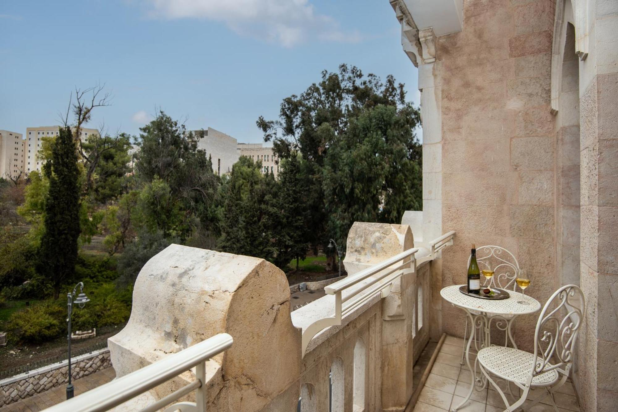 Superior King Room Balcony