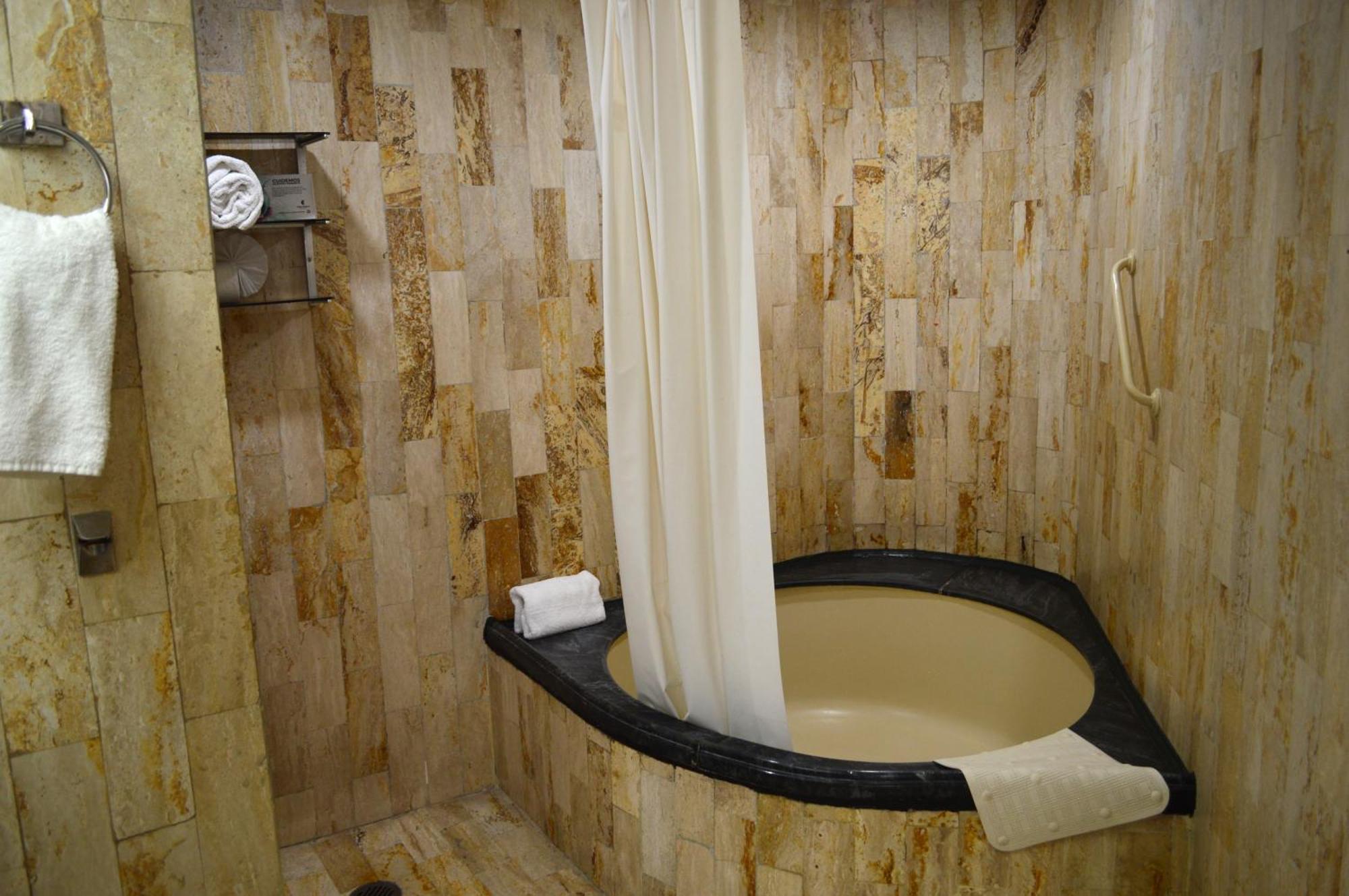 Quarto Duplo Standard com 2 Camas de Casal