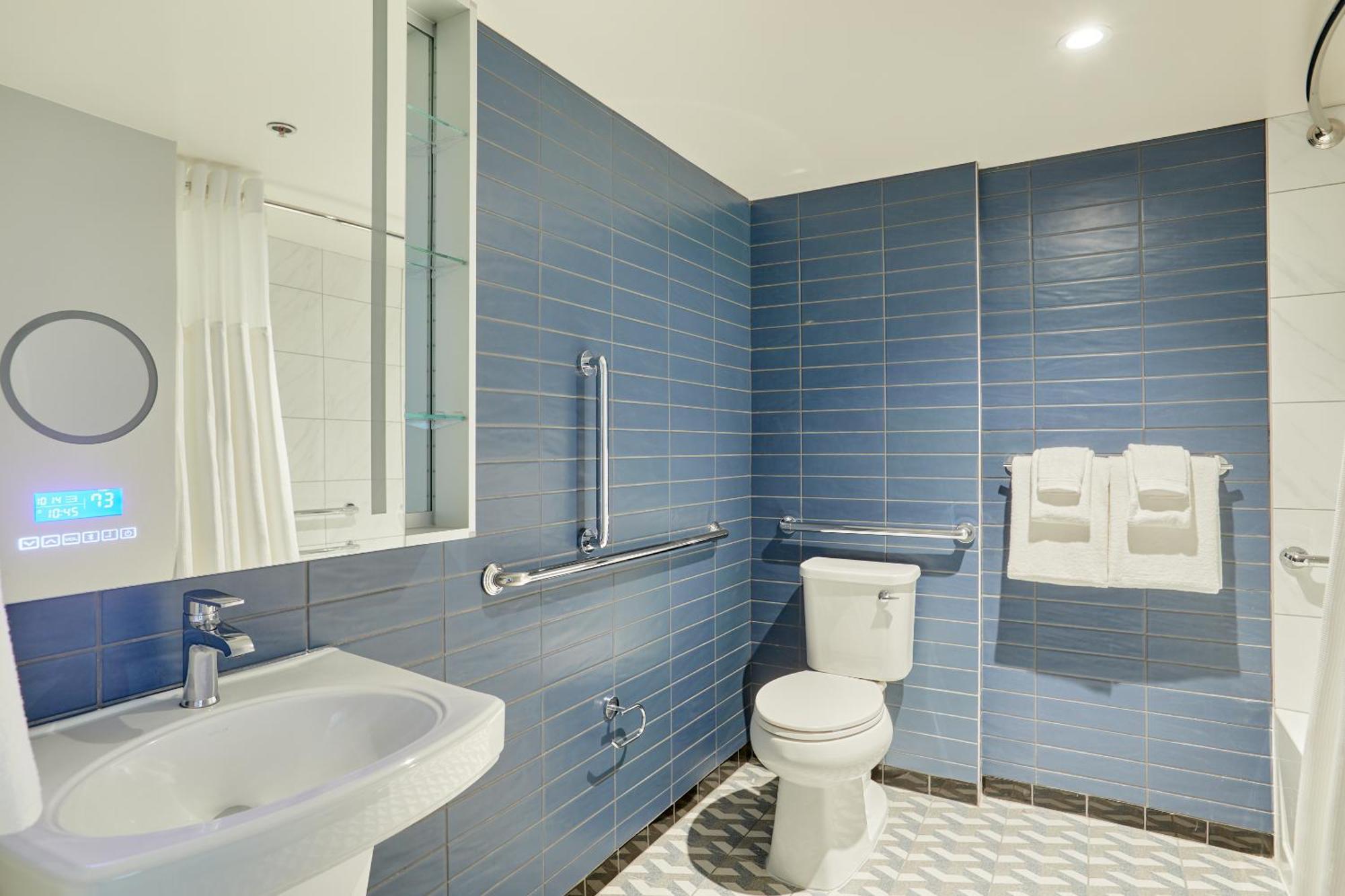 Quadruple Room with Two Queen Beds and Roll-In Shower - Disability Access/Non Smoking