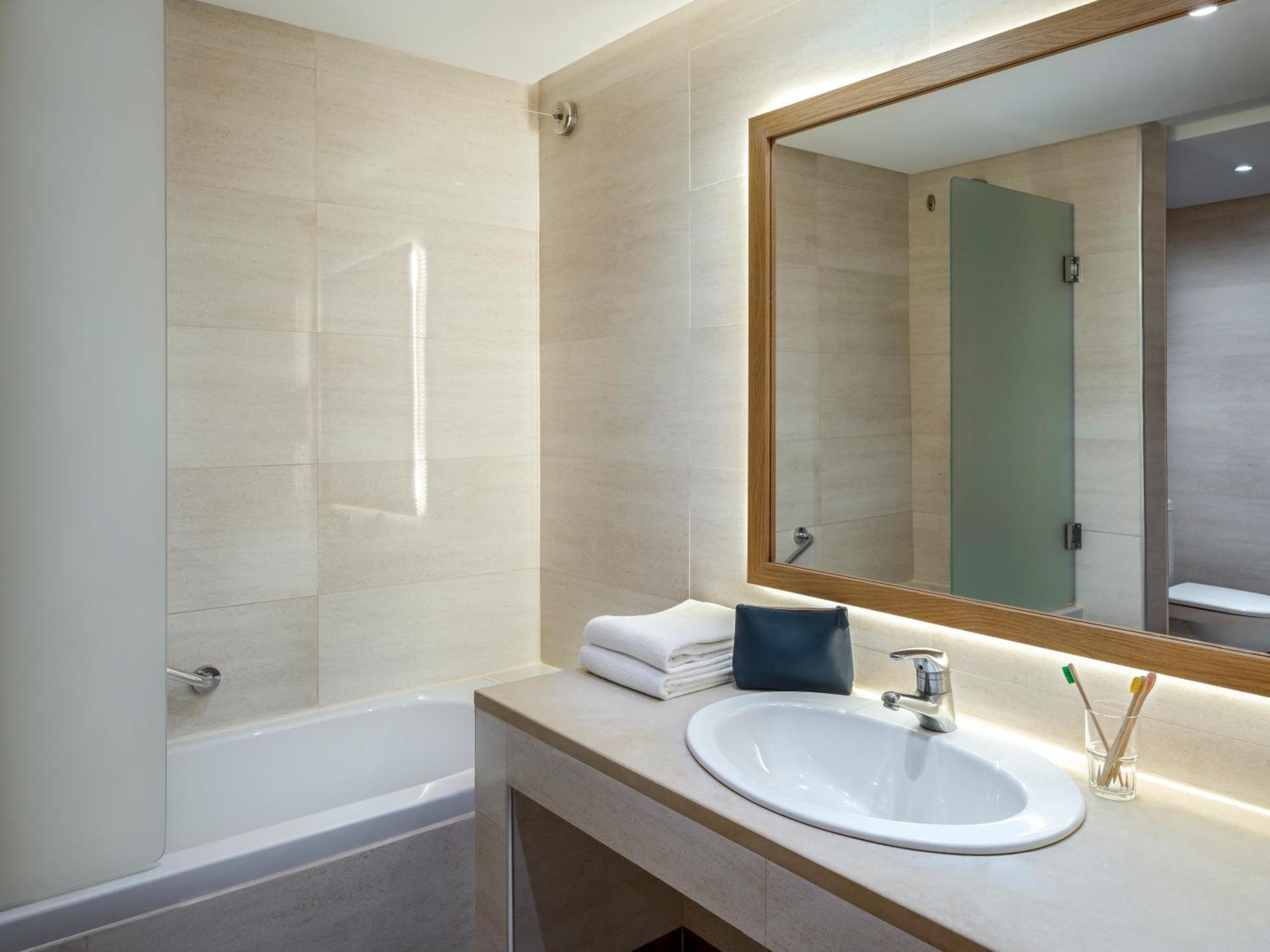 Deluxe Double or Twin Room Pool Access,1617506513:JPEG