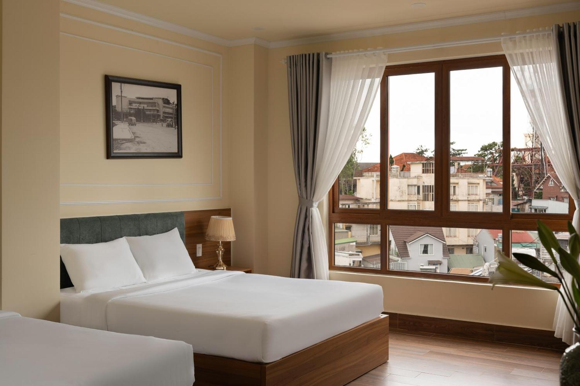 Triple Room with City View