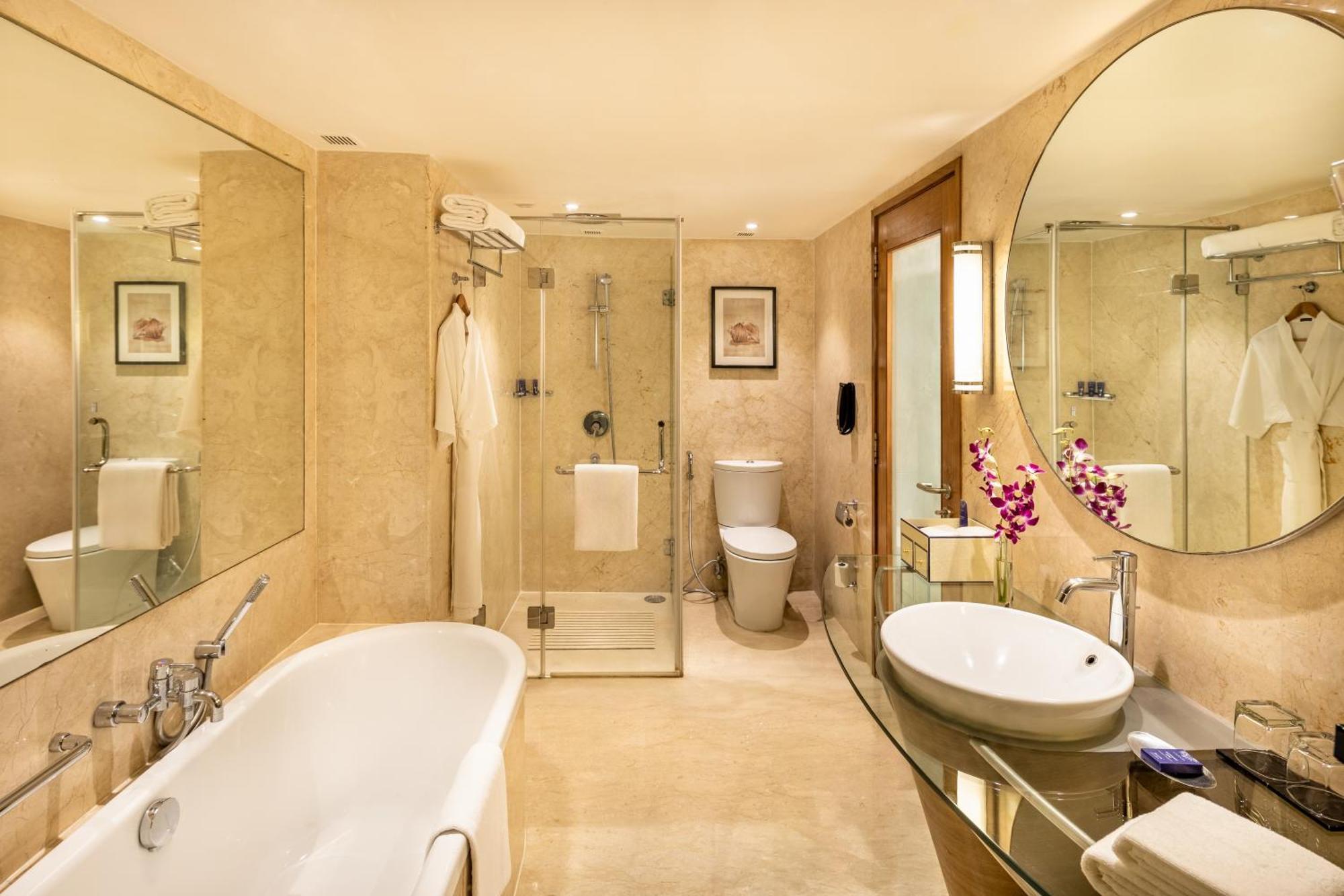Vivanta Suite City View King Bed