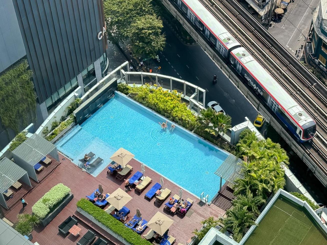 Deluxe Room Pool View