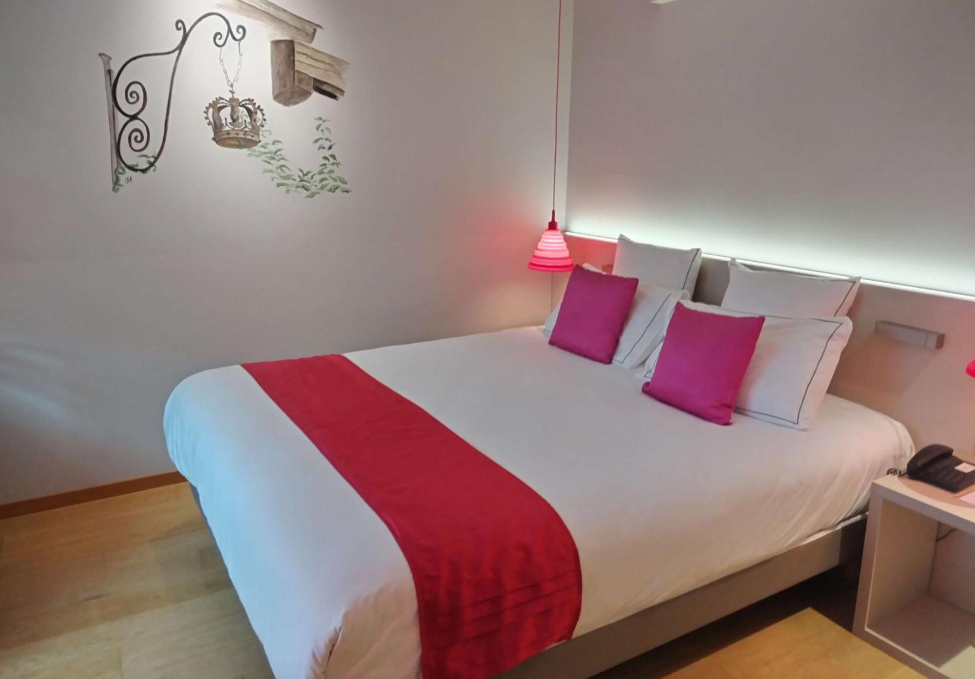 Standard Queen Room with Shower - Non-Smoking/Ground Floor