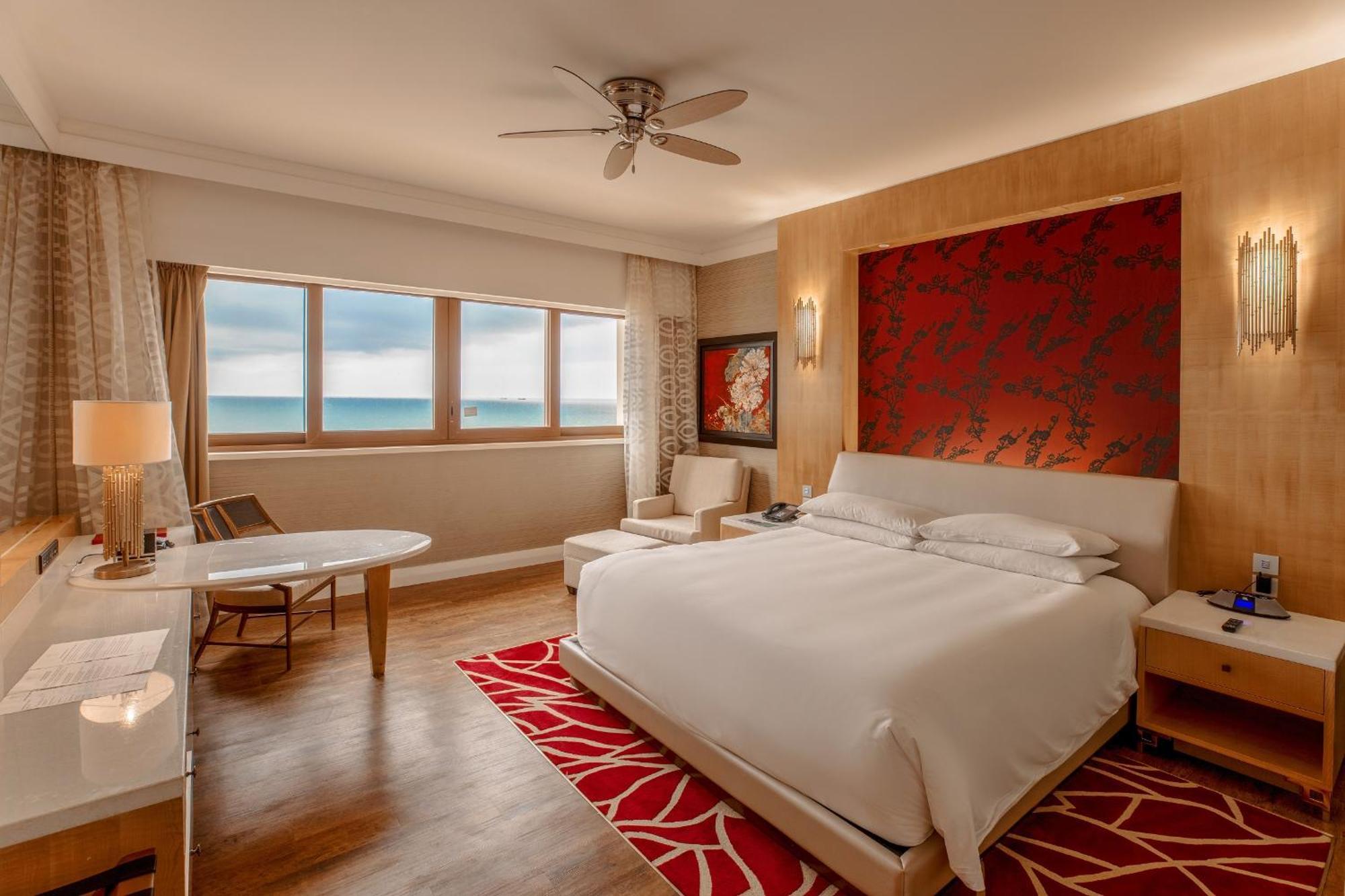 Classic King Room with Ocean View - Smoking