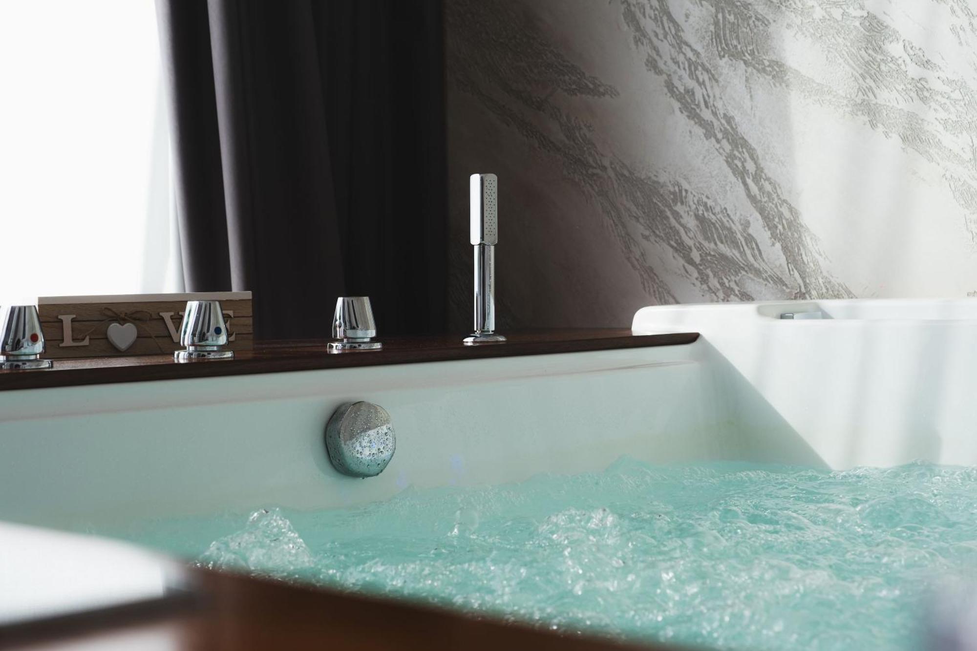 King Room Spa Bath