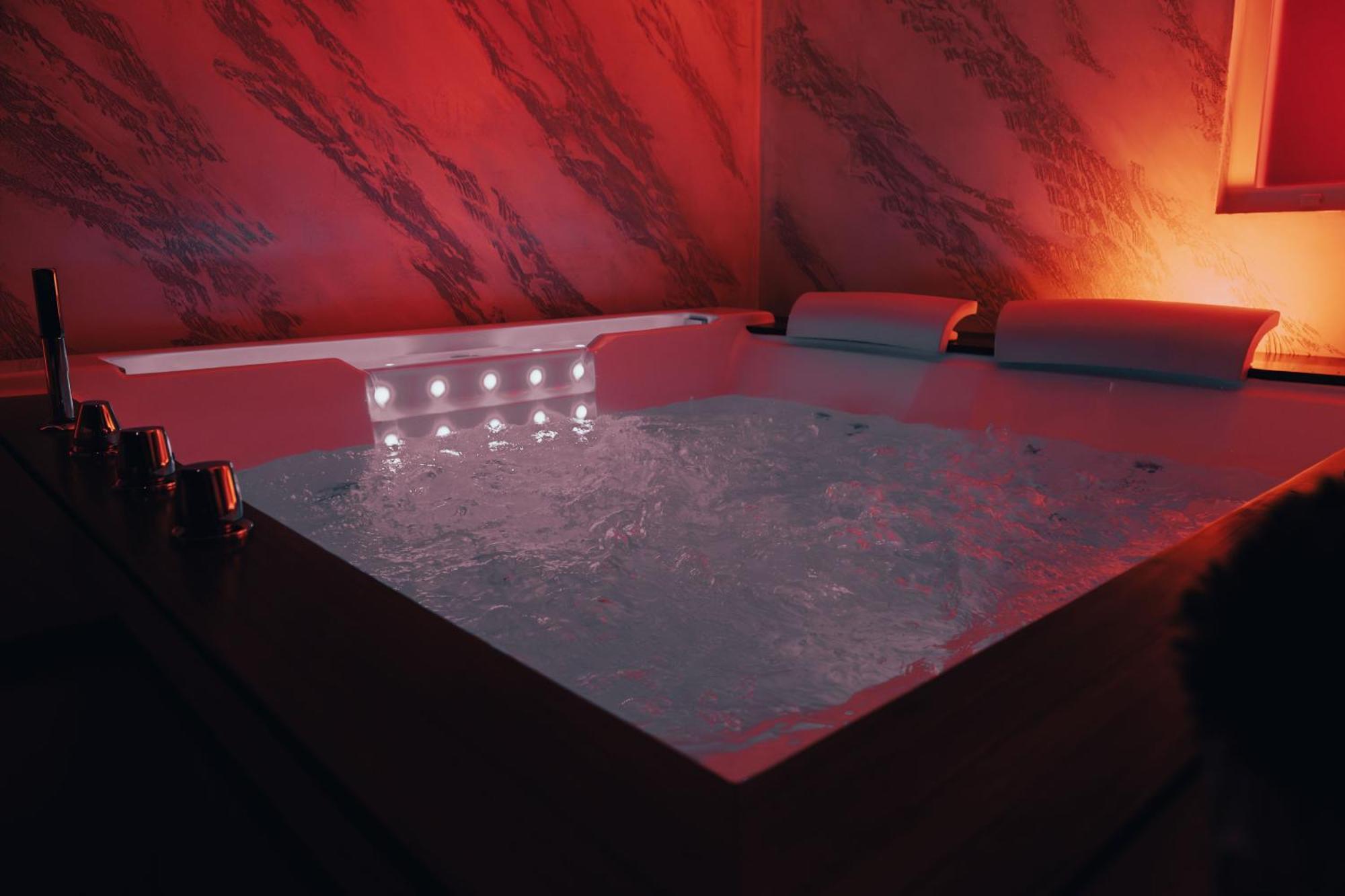 King Room Spa Bath