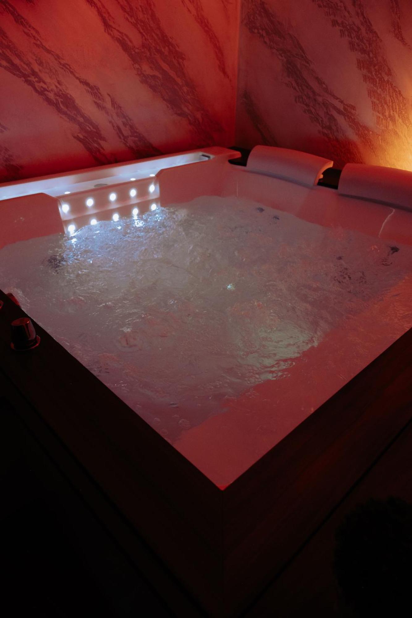King Room Spa Bath