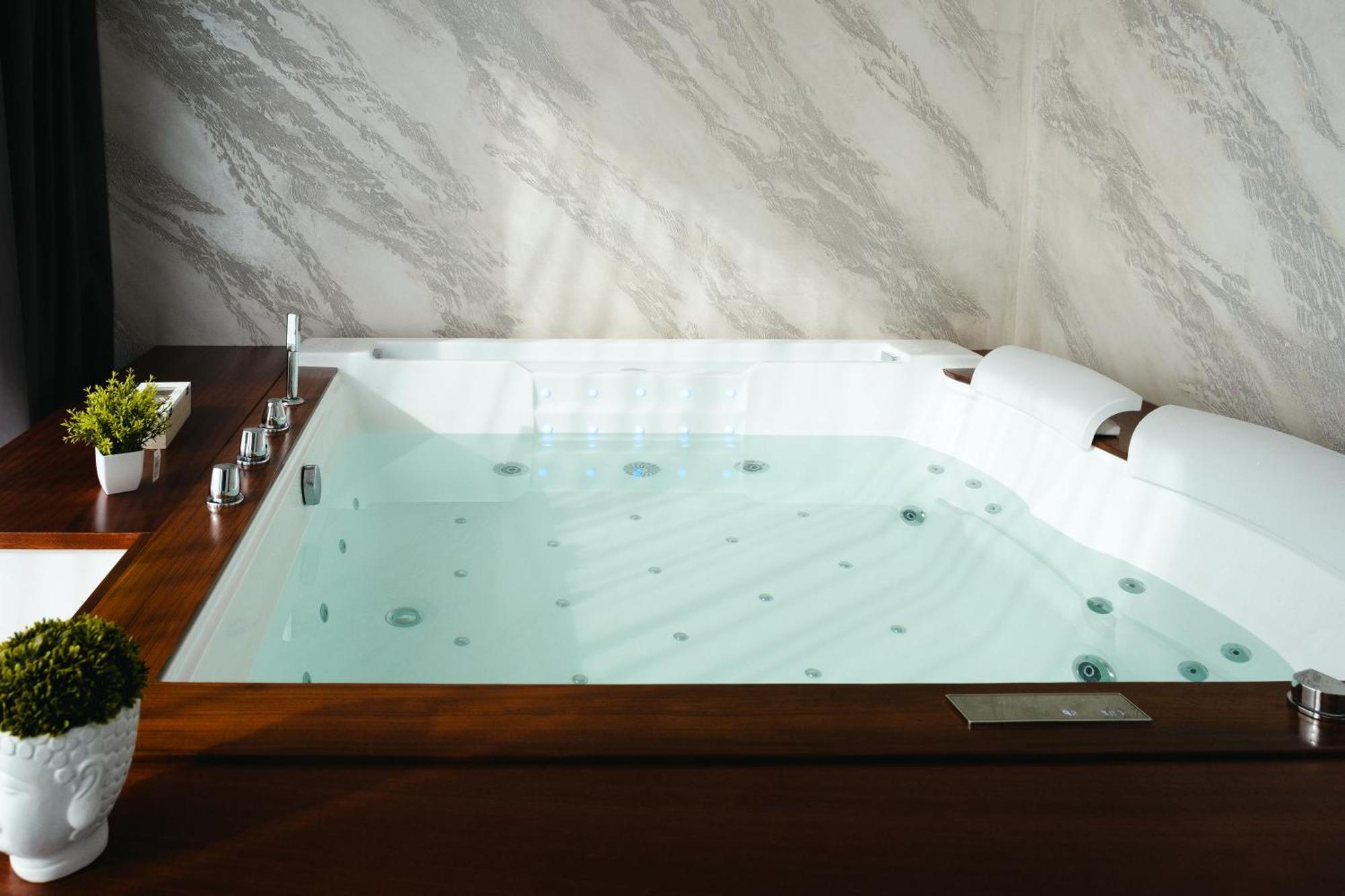 King Room Spa Bath
