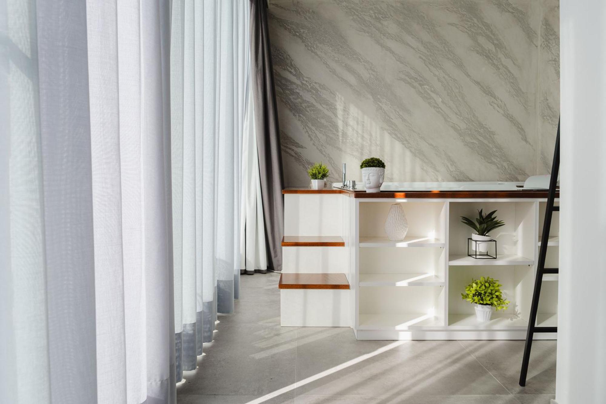 King Room Spa Bath