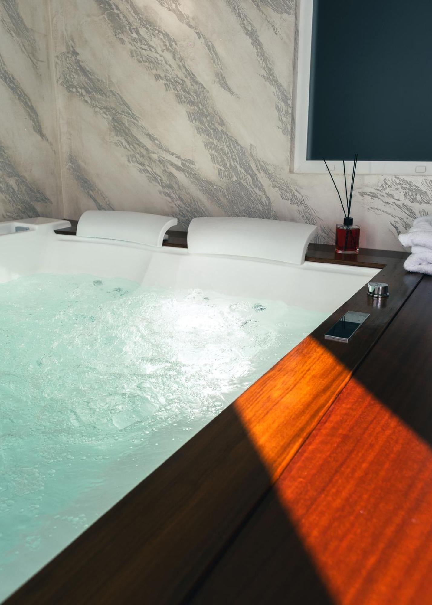 King Room Spa Bath