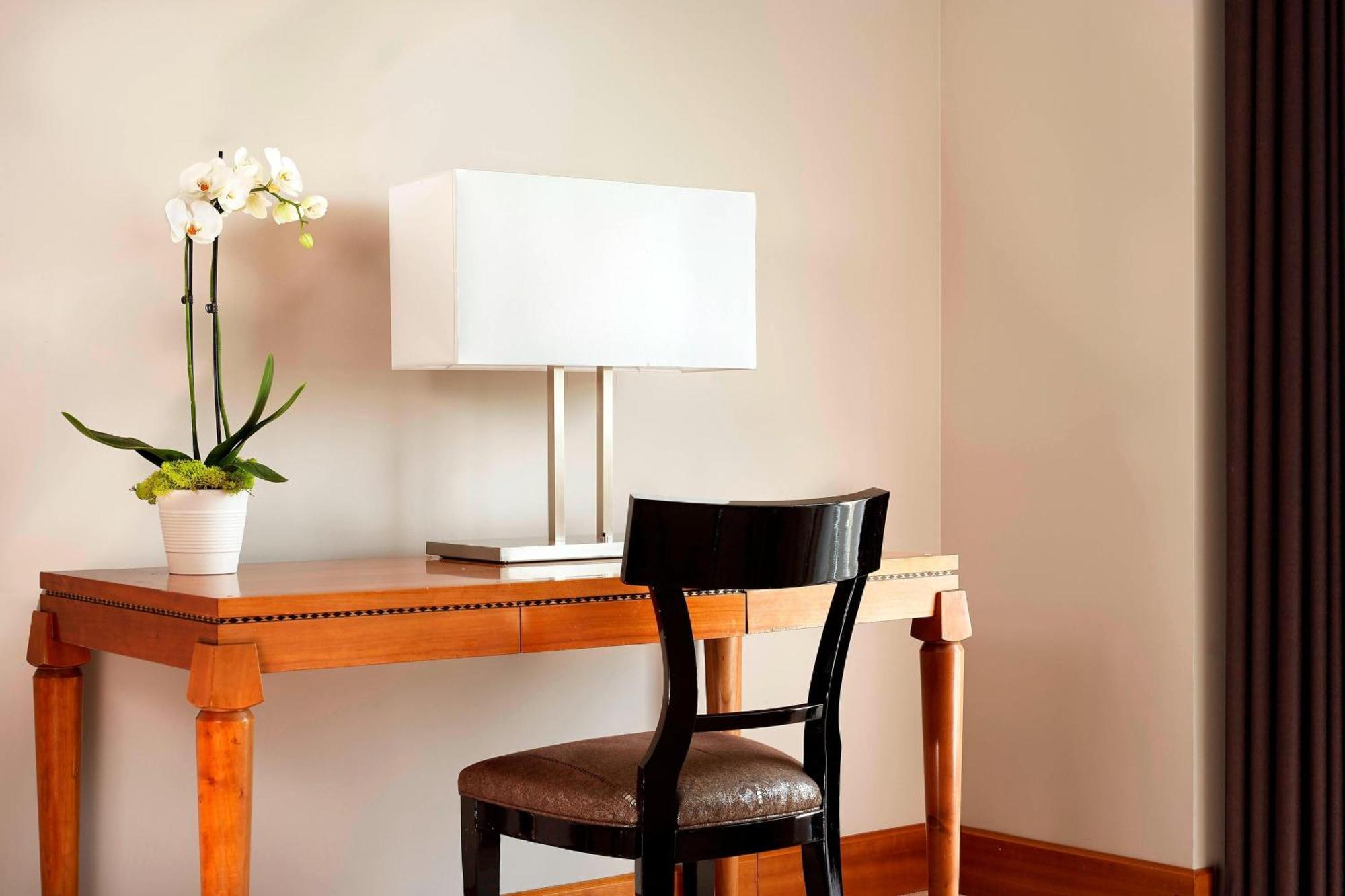 Large Executive King Room with City View