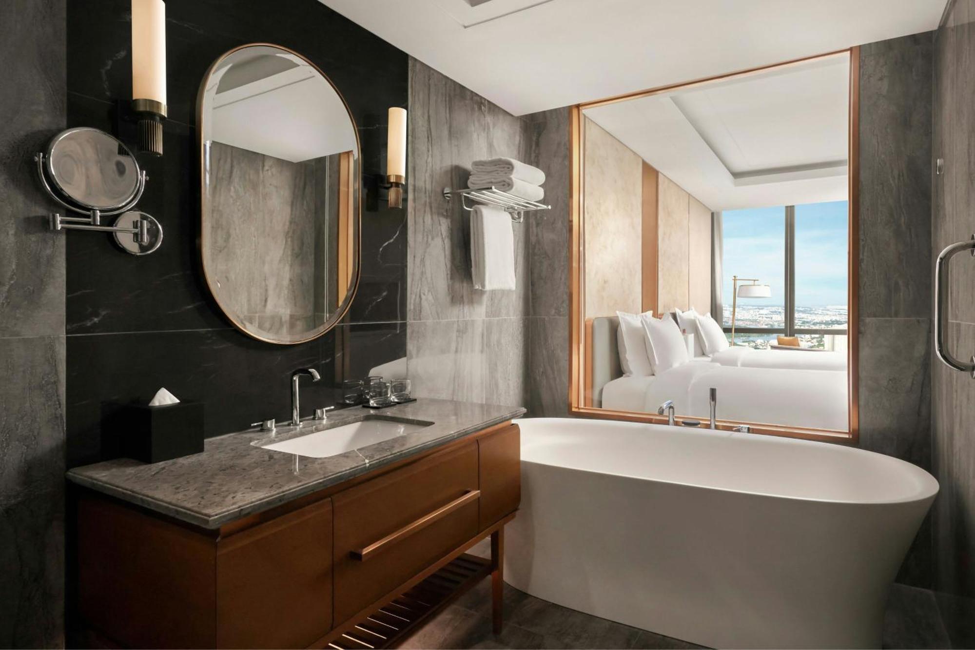 Club Twin Room with Sky View - Club Lounge Access