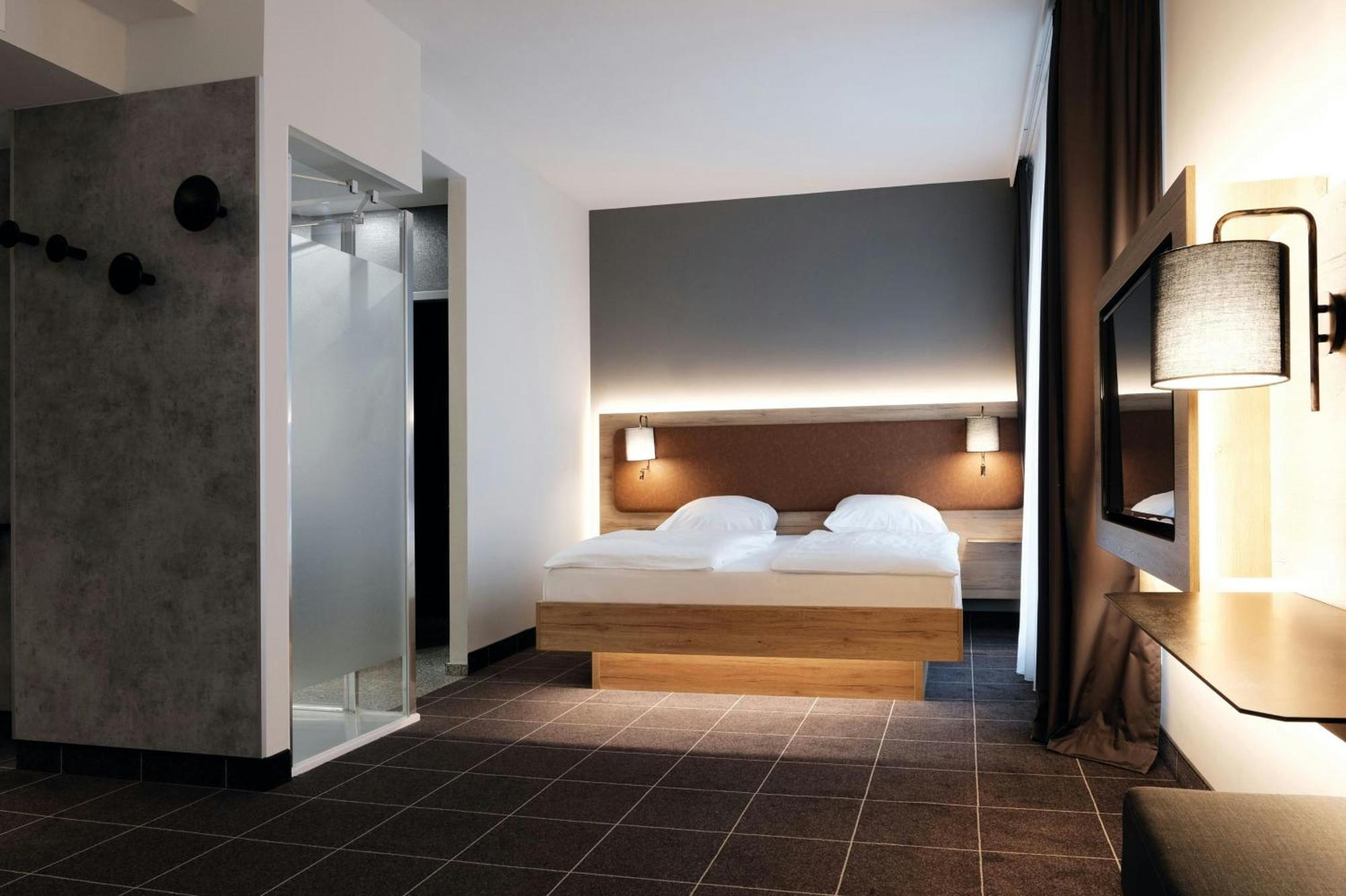 Grote Kamer met een Queensize Bed en Slaapbank
