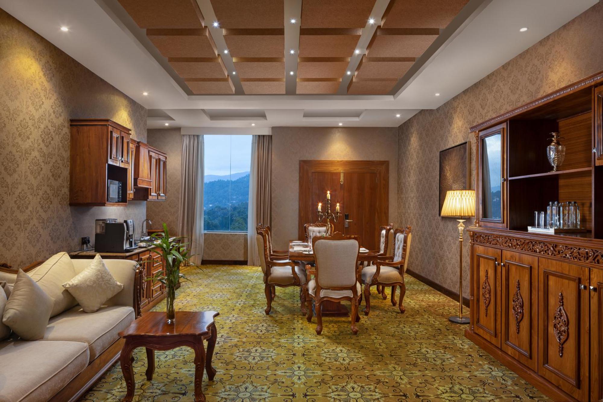 PRESIDENTIAL SUITE JACUZZI SAUNA