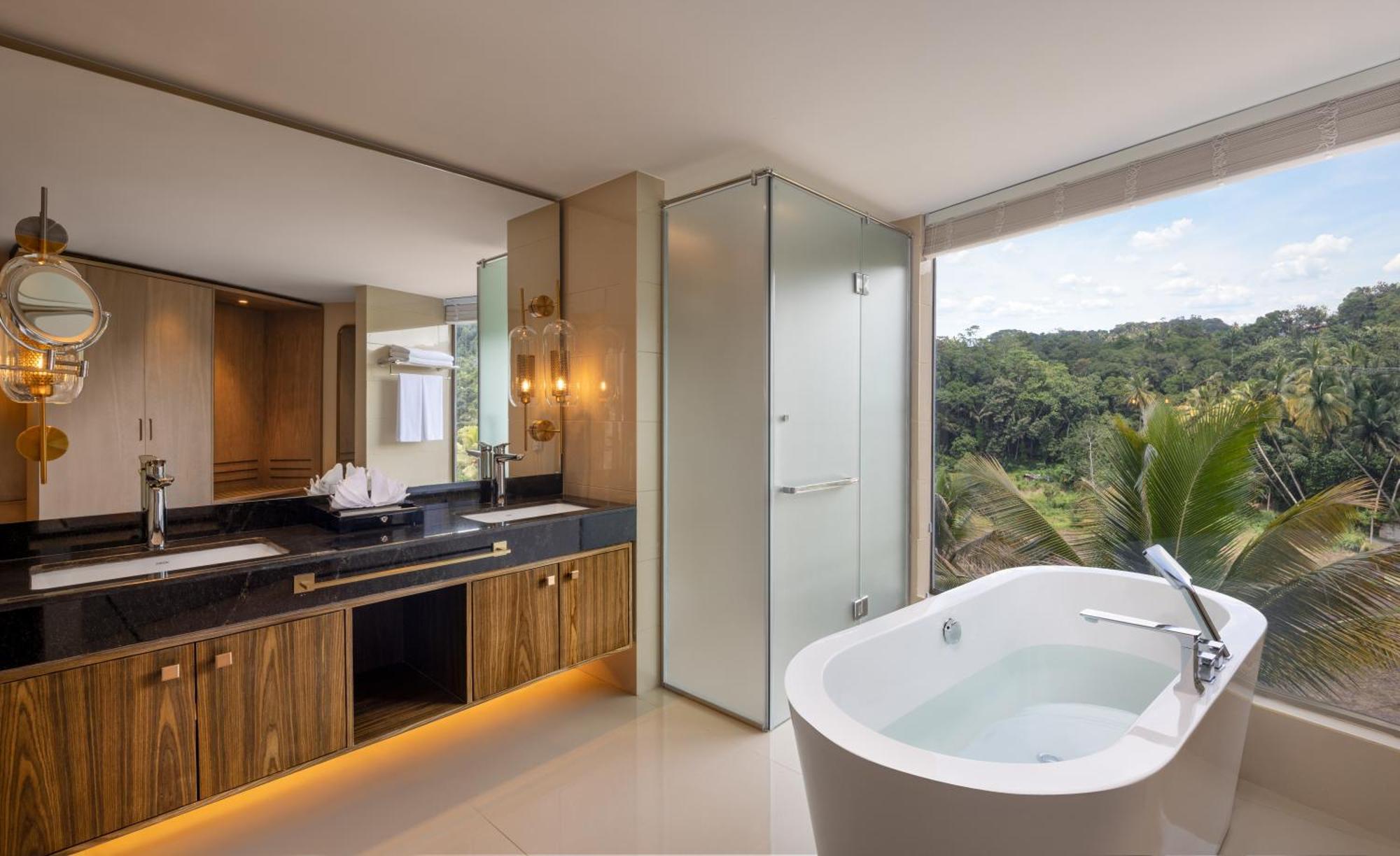 EXECUTIVE SUITE BALCONY